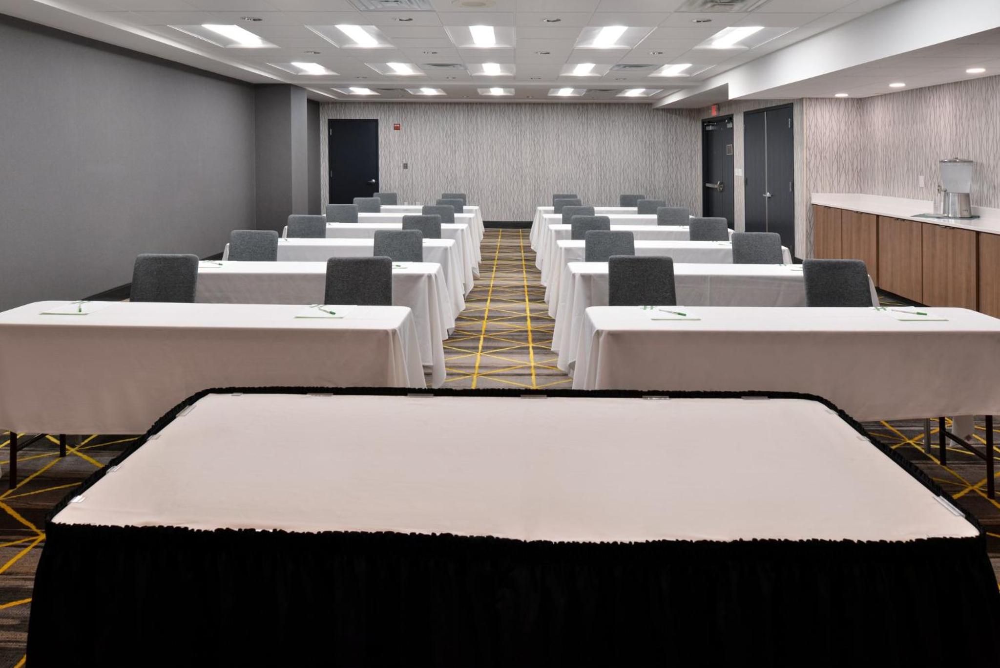 Holiday Inn Hotel Suites Overland Park-Convention Center, an IHG Hotel - Property Image 82