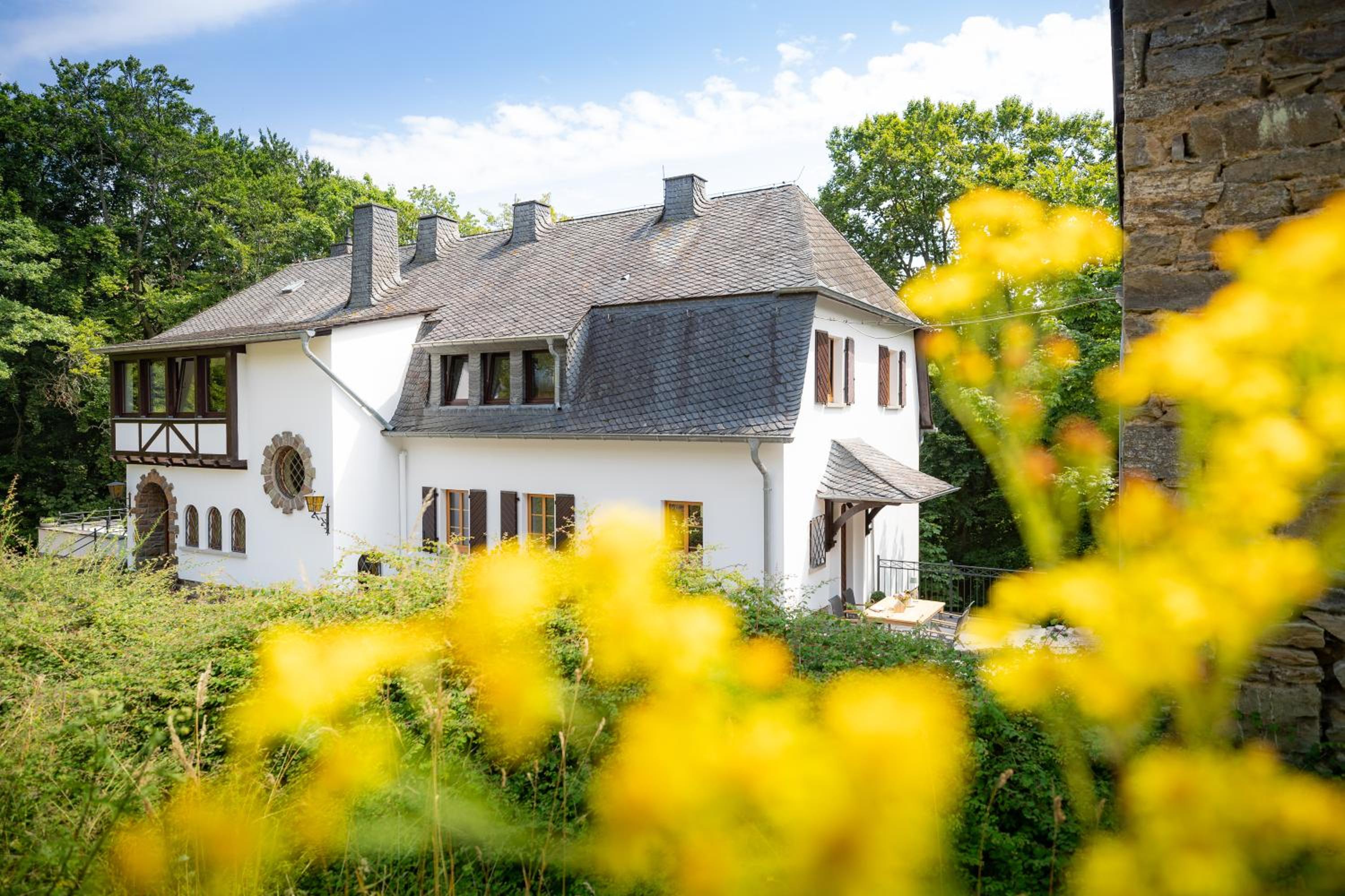 Landhaus Karbach mit Gartensauna und Hot Tub, eingezäunter Garten, 4-10 Personen