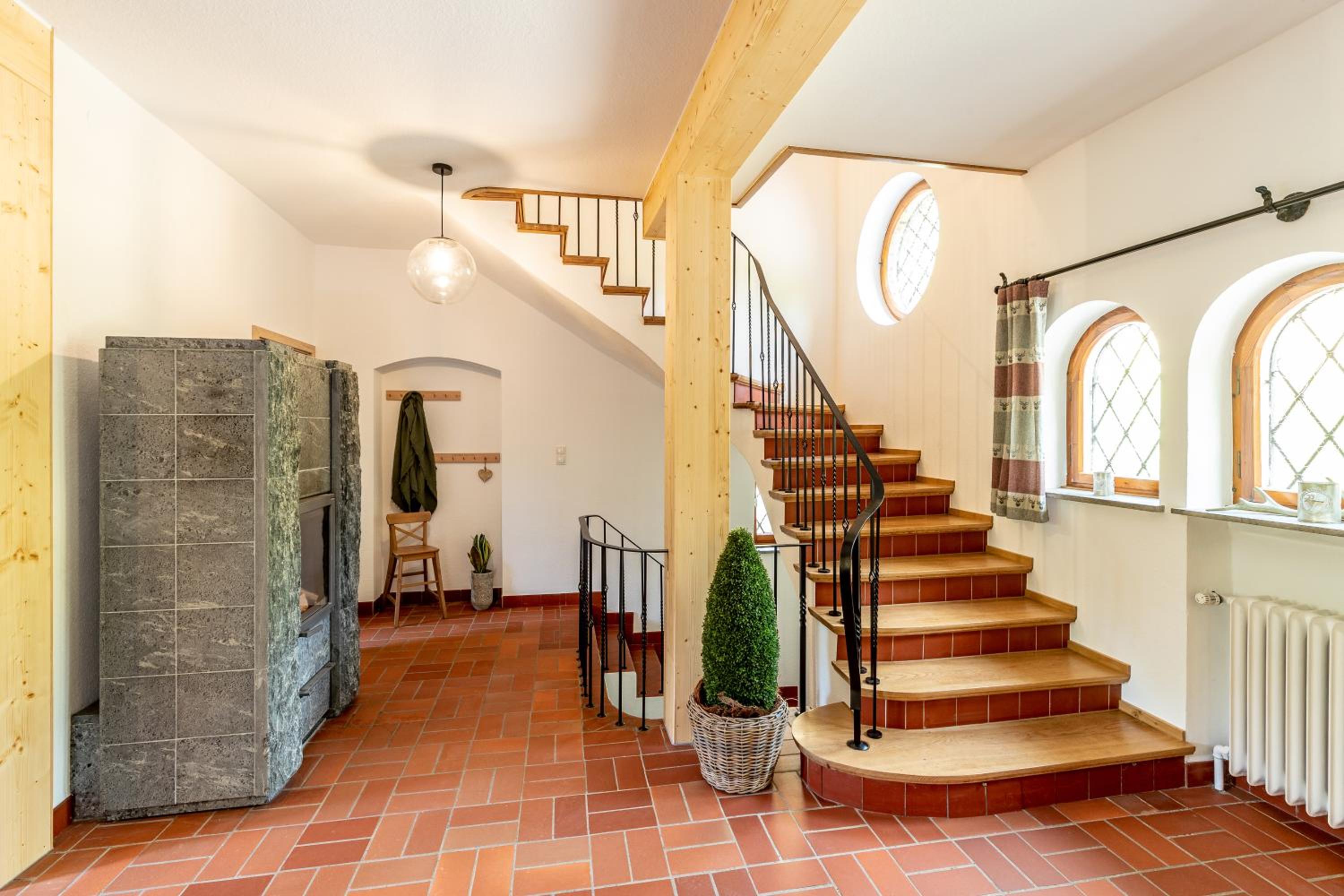 Landhaus Karbach mit Gartensauna und Hot Tub, eingezäunter Garten, 4-10 Personen