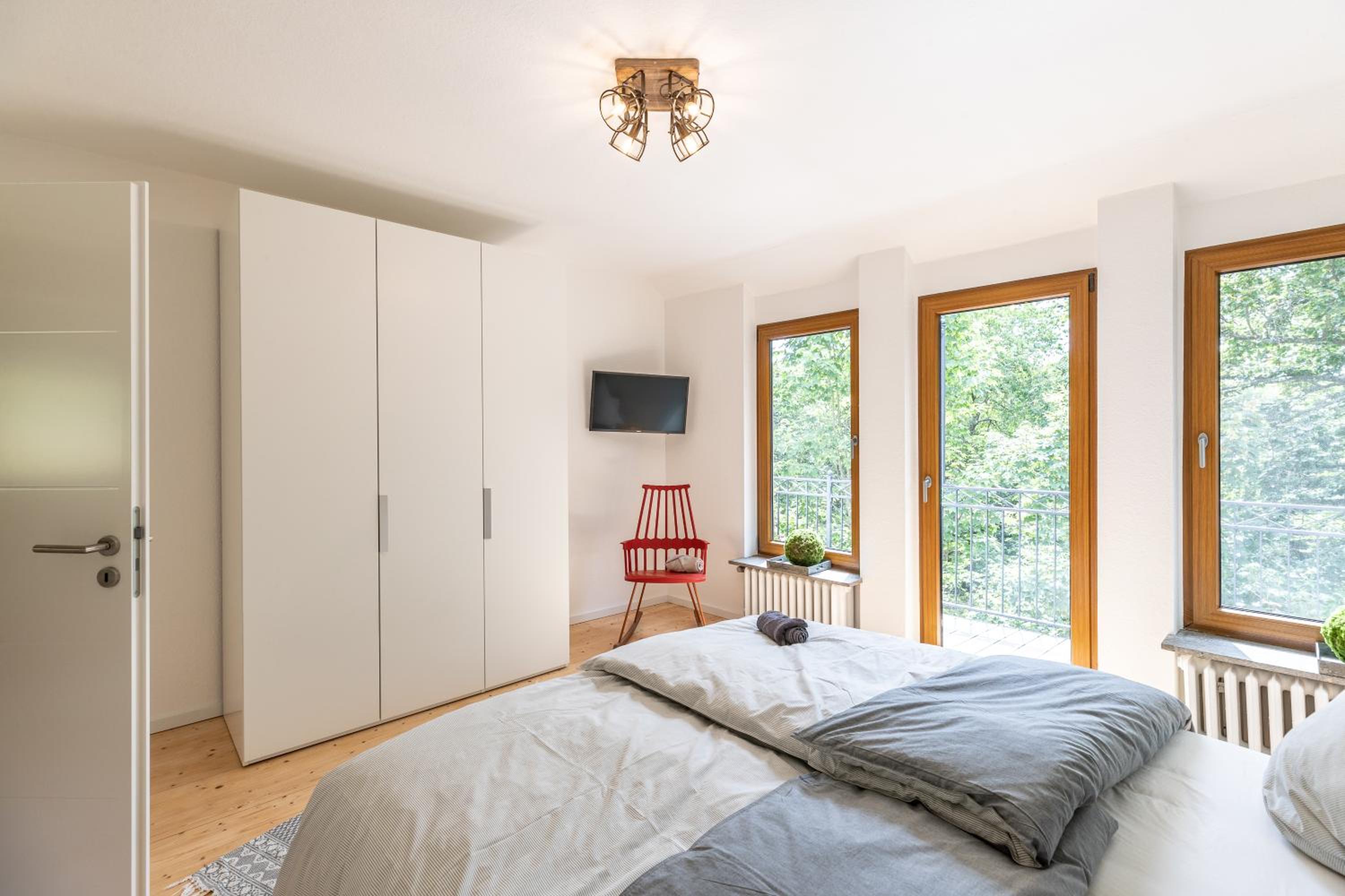 Landhaus Karbach mit Gartensauna und Hot Tub, eingezäunter Garten, 4-10 Personen