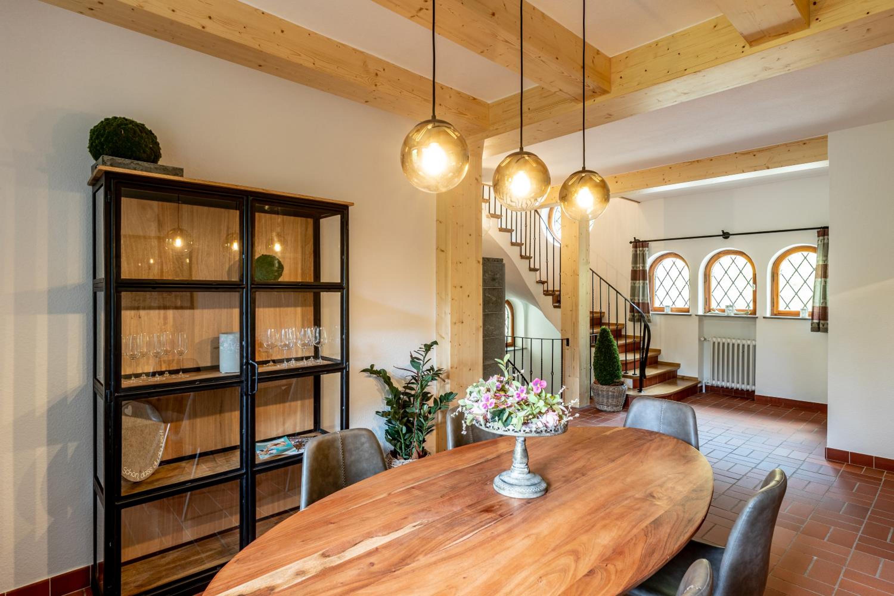 Landhaus Karbach mit Gartensauna und Hot Tub, eingezäunter Garten, 4-10 Personen