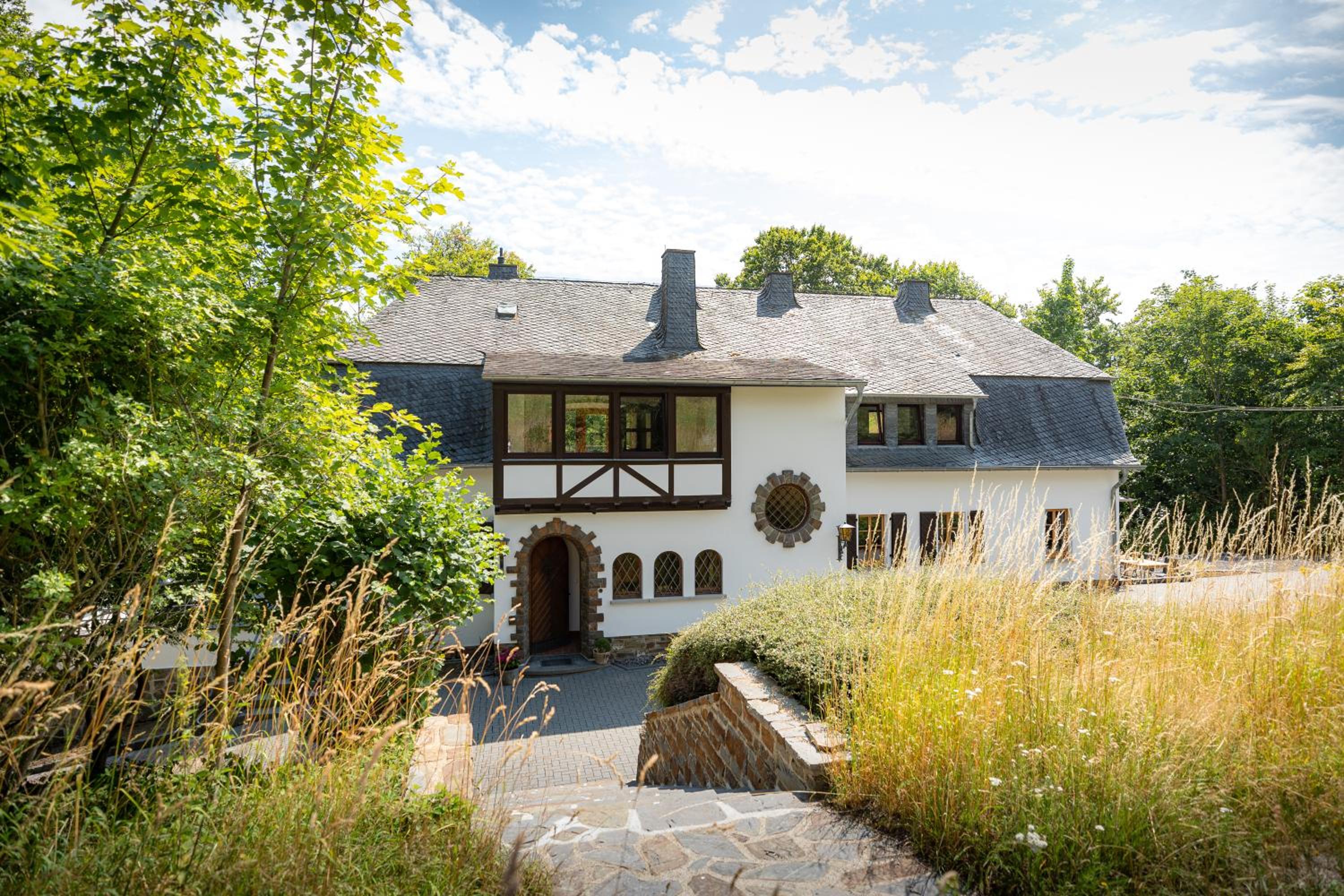Landhaus Karbach mit Gartensauna und Hot Tub, eingezäunter Garten, 4-10 Personen