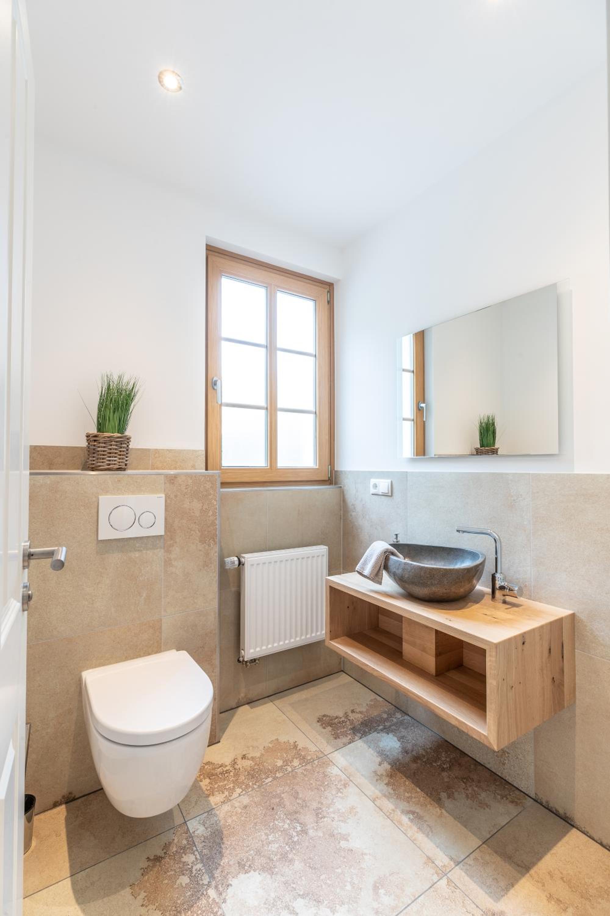 Landhaus Karbach mit Gartensauna und Hot Tub, eingezäunter Garten, 4-10 Personen