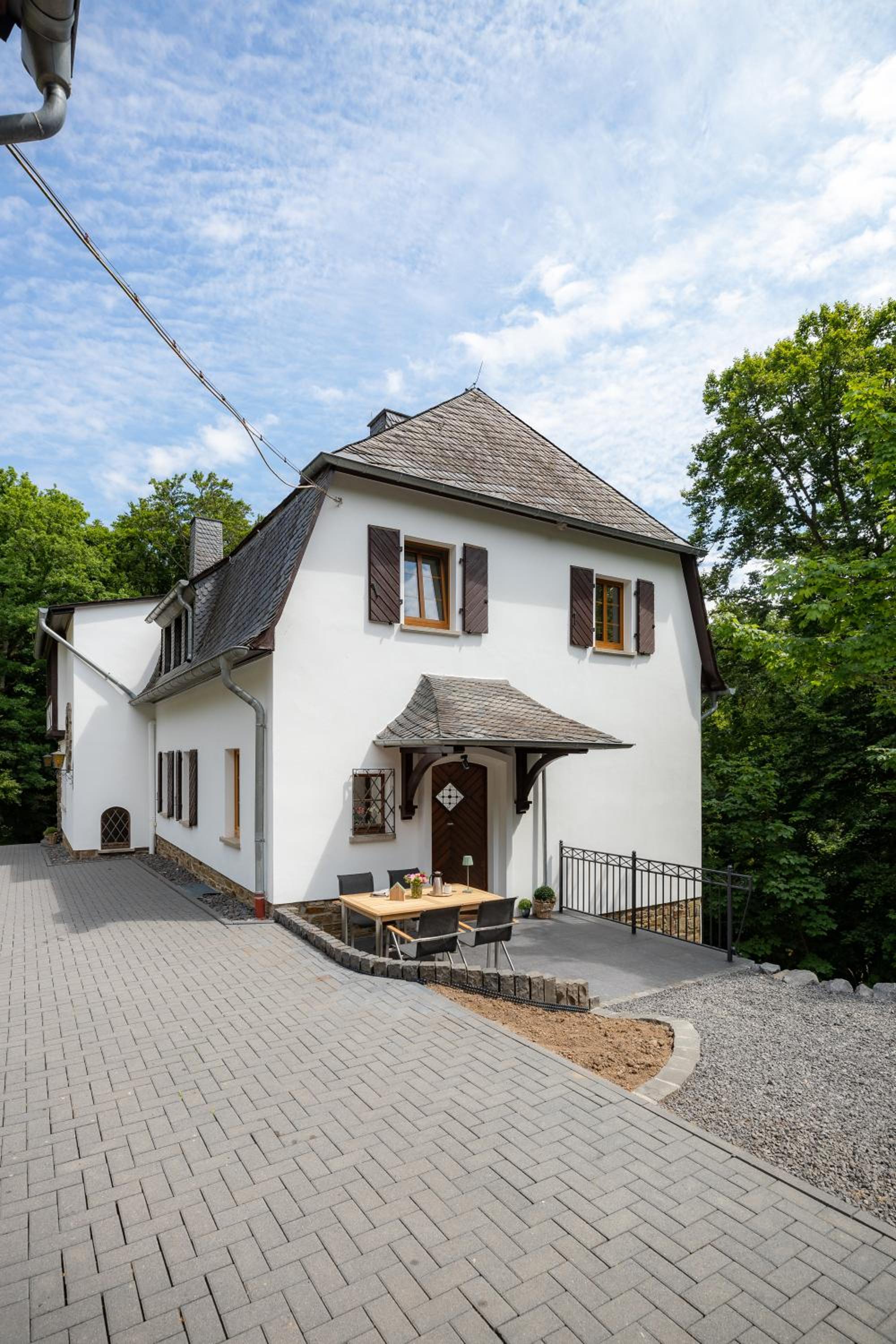 Landhaus Karbach mit Gartensauna und Hot Tub, eingezäunter Garten, 4-10 Personen