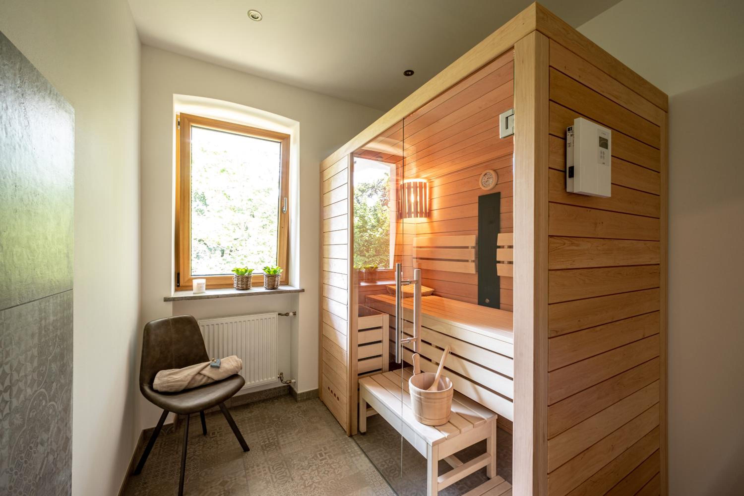 Landhaus Karbach mit Gartensauna und Hot Tub, eingezäunter Garten, 4-10 Personen
