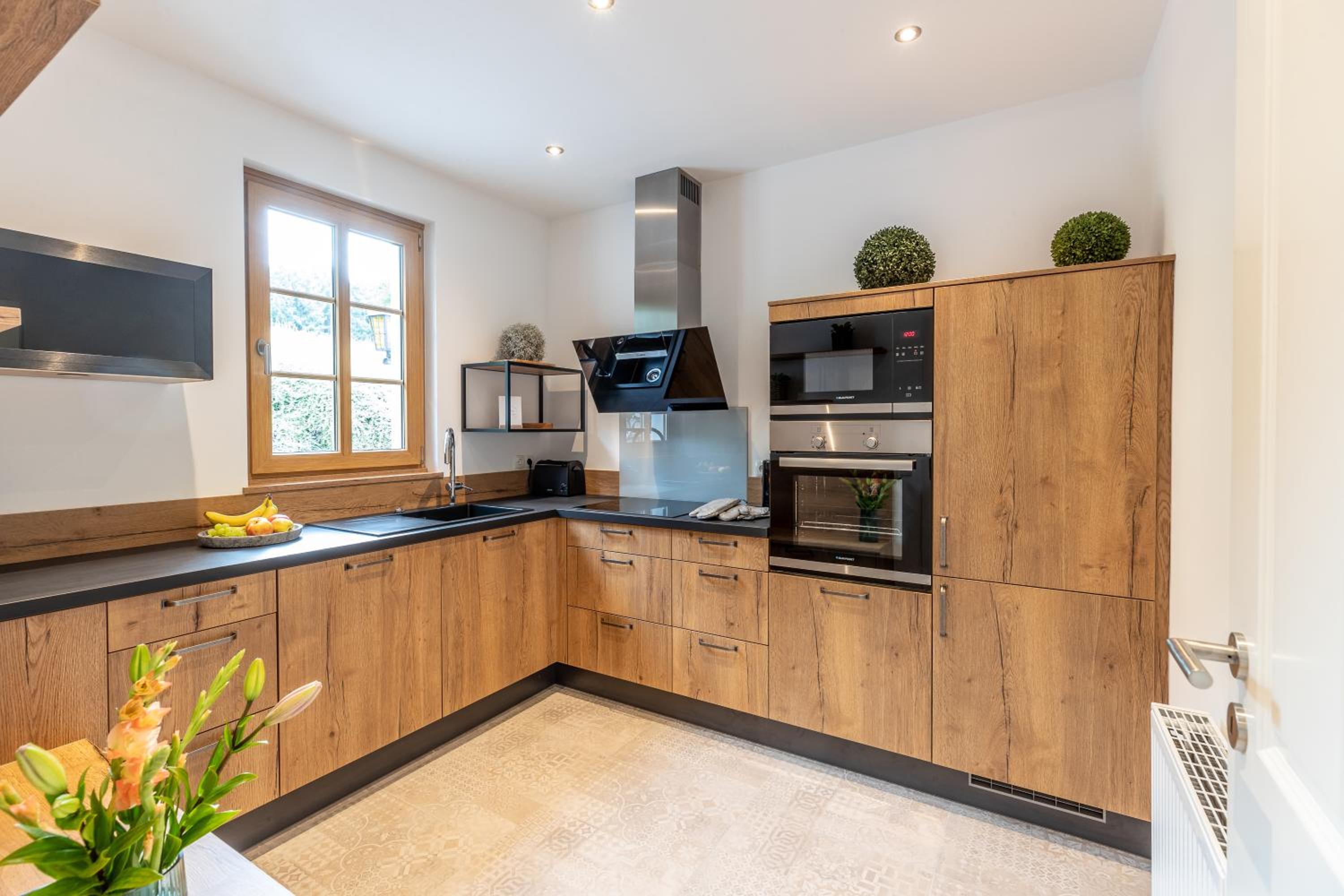 Landhaus Karbach mit Gartensauna und Hot Tub, eingezäunter Garten, 4-10 Personen