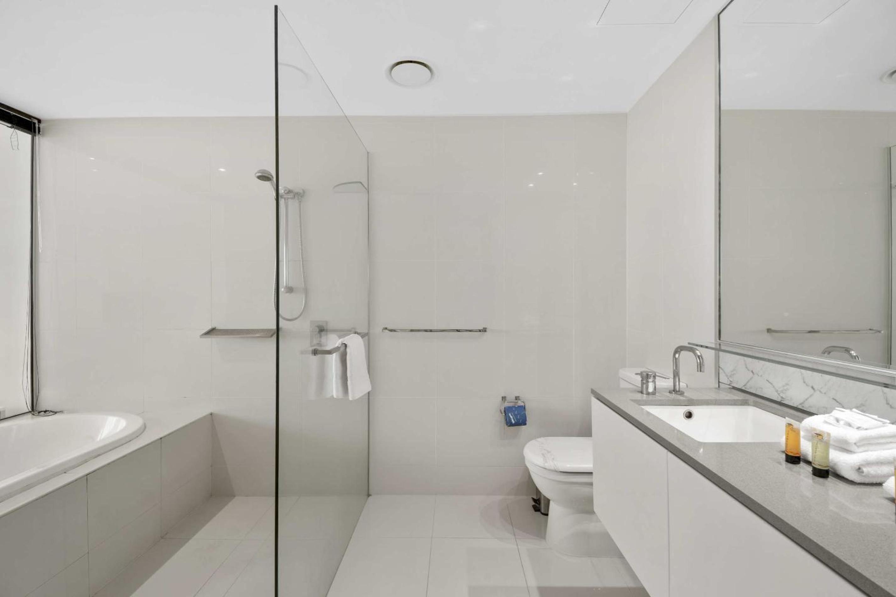 Circle on Cavill - HR Surfers Paradise