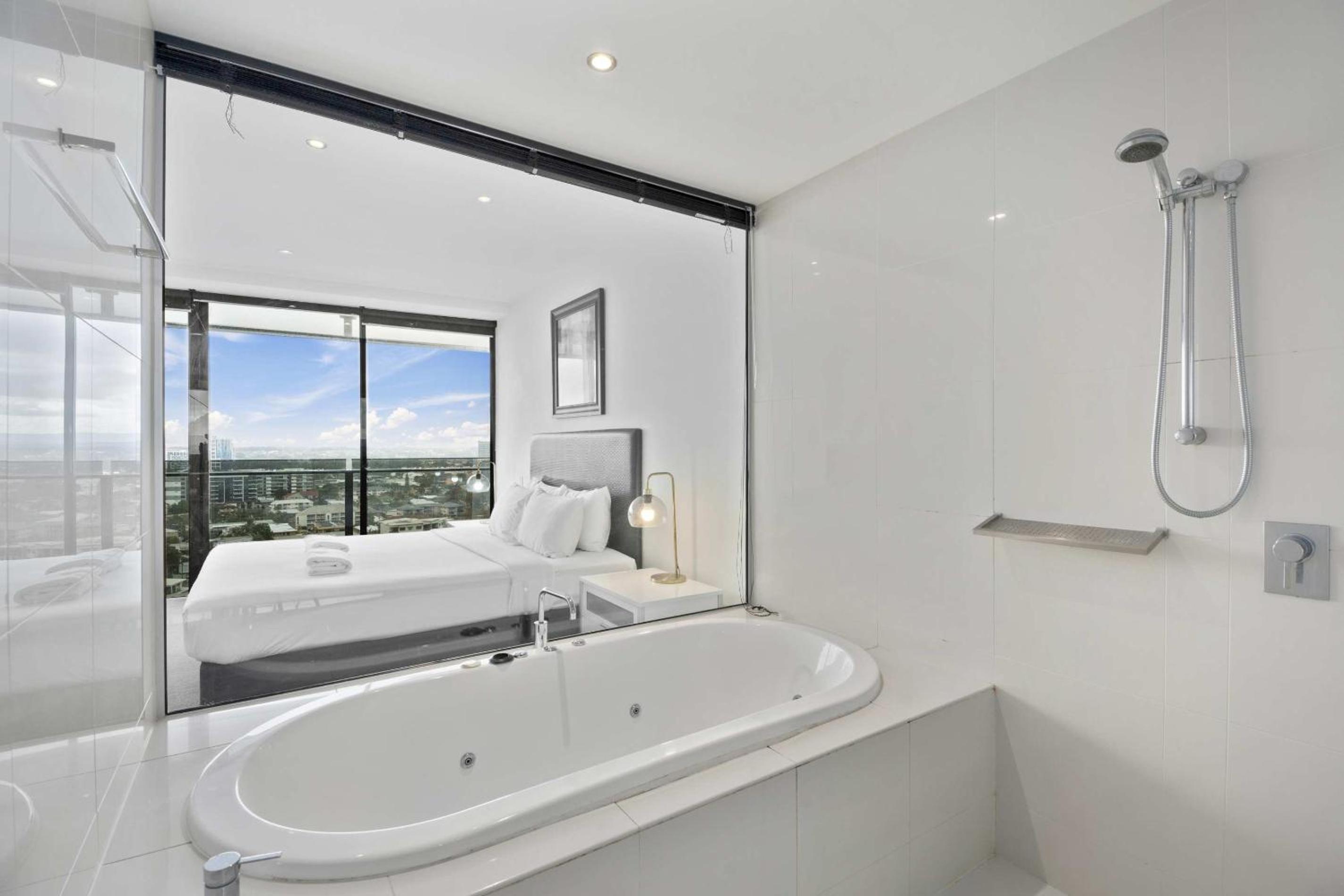Circle on Cavill - HR Surfers Paradise
