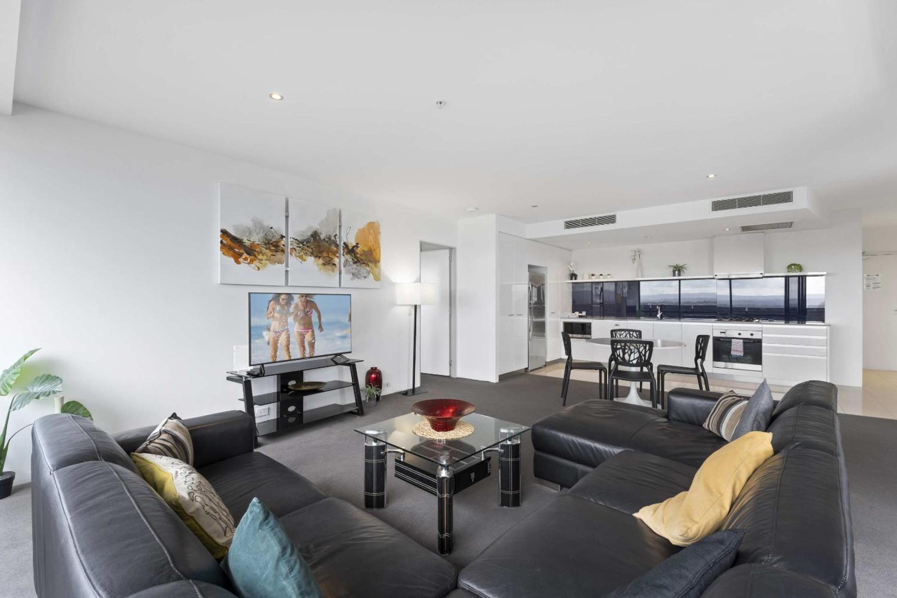 Circle on Cavill - HR Surfers Paradise