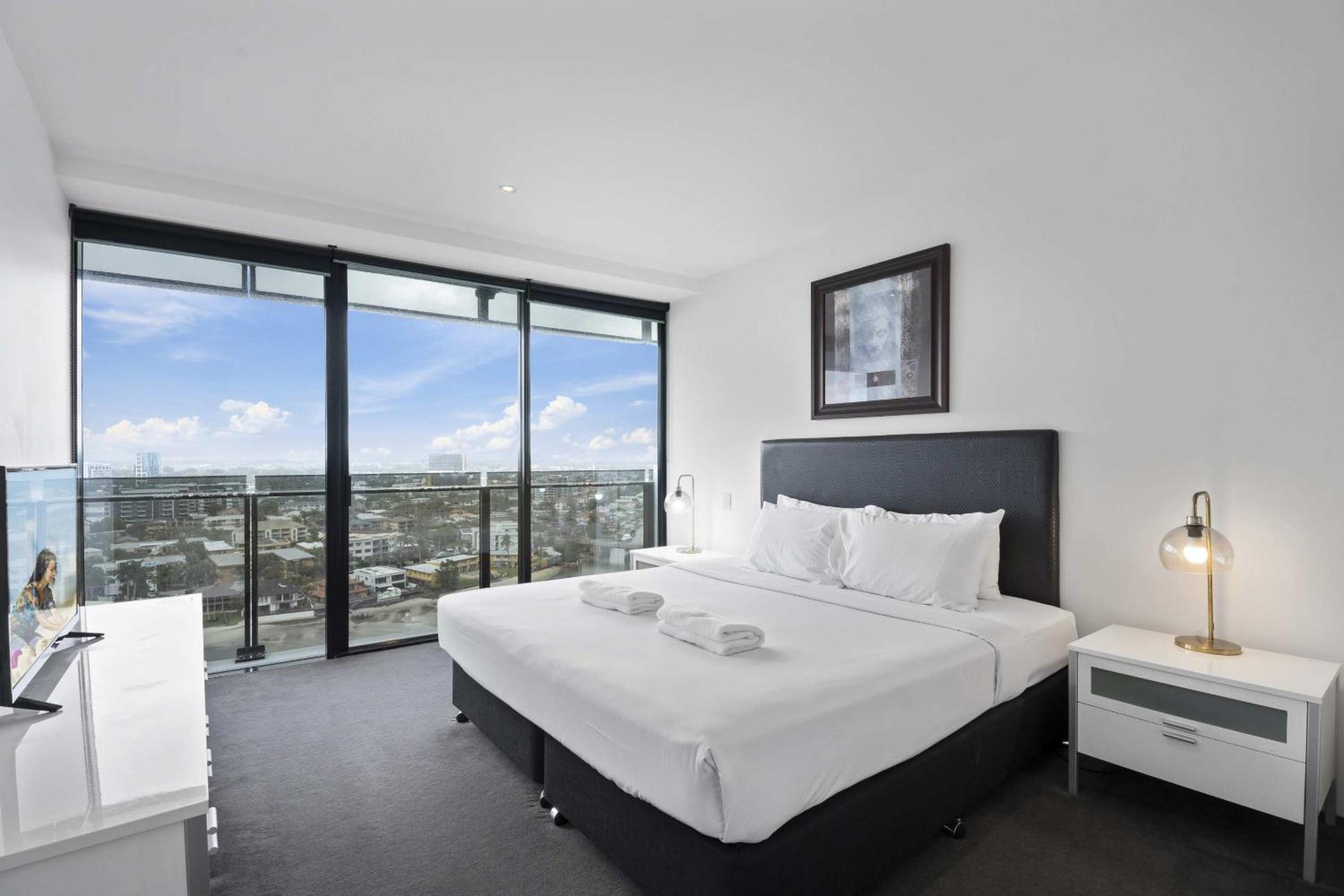 Circle on Cavill - HR Surfers Paradise