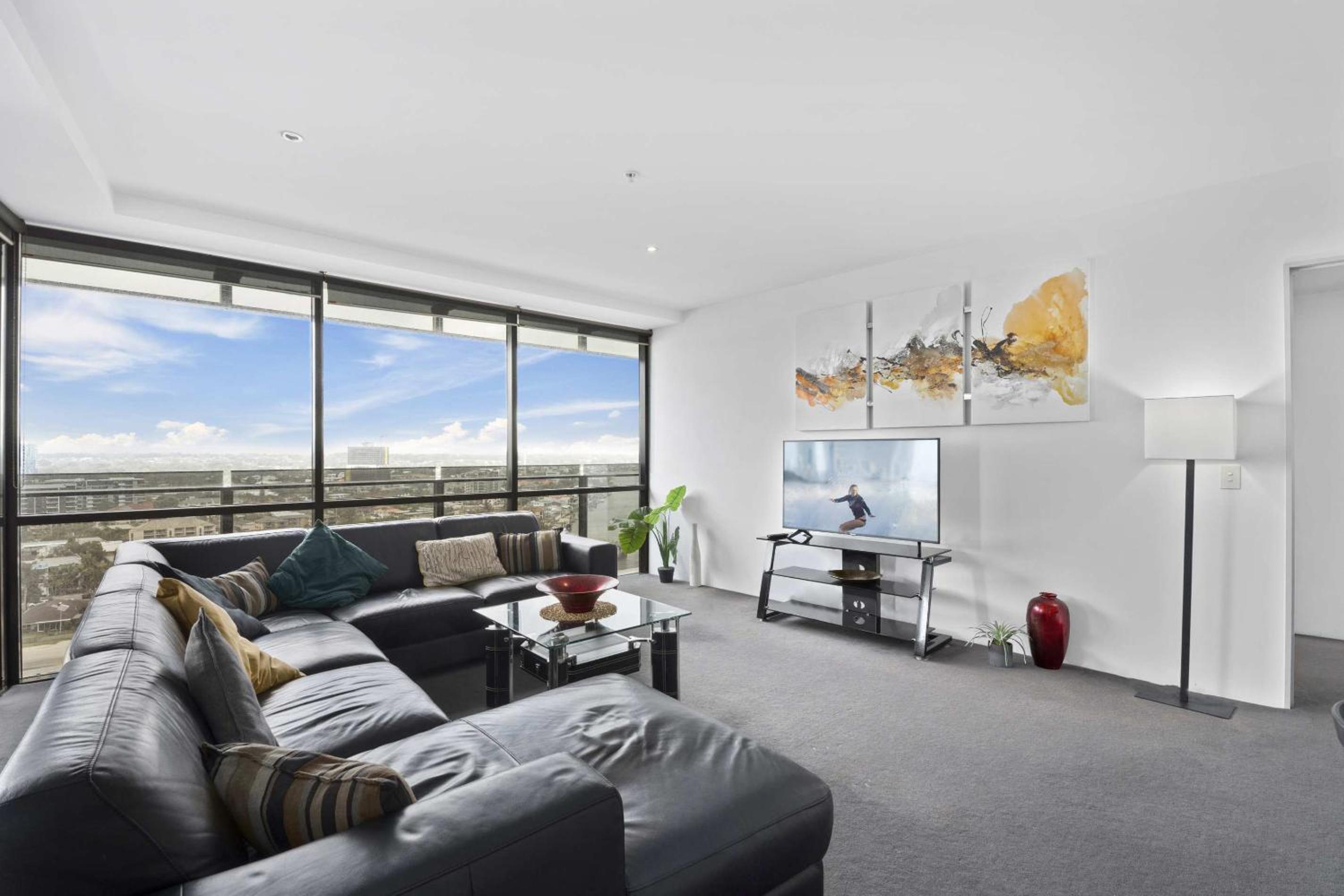 Circle on Cavill - HR Surfers Paradise