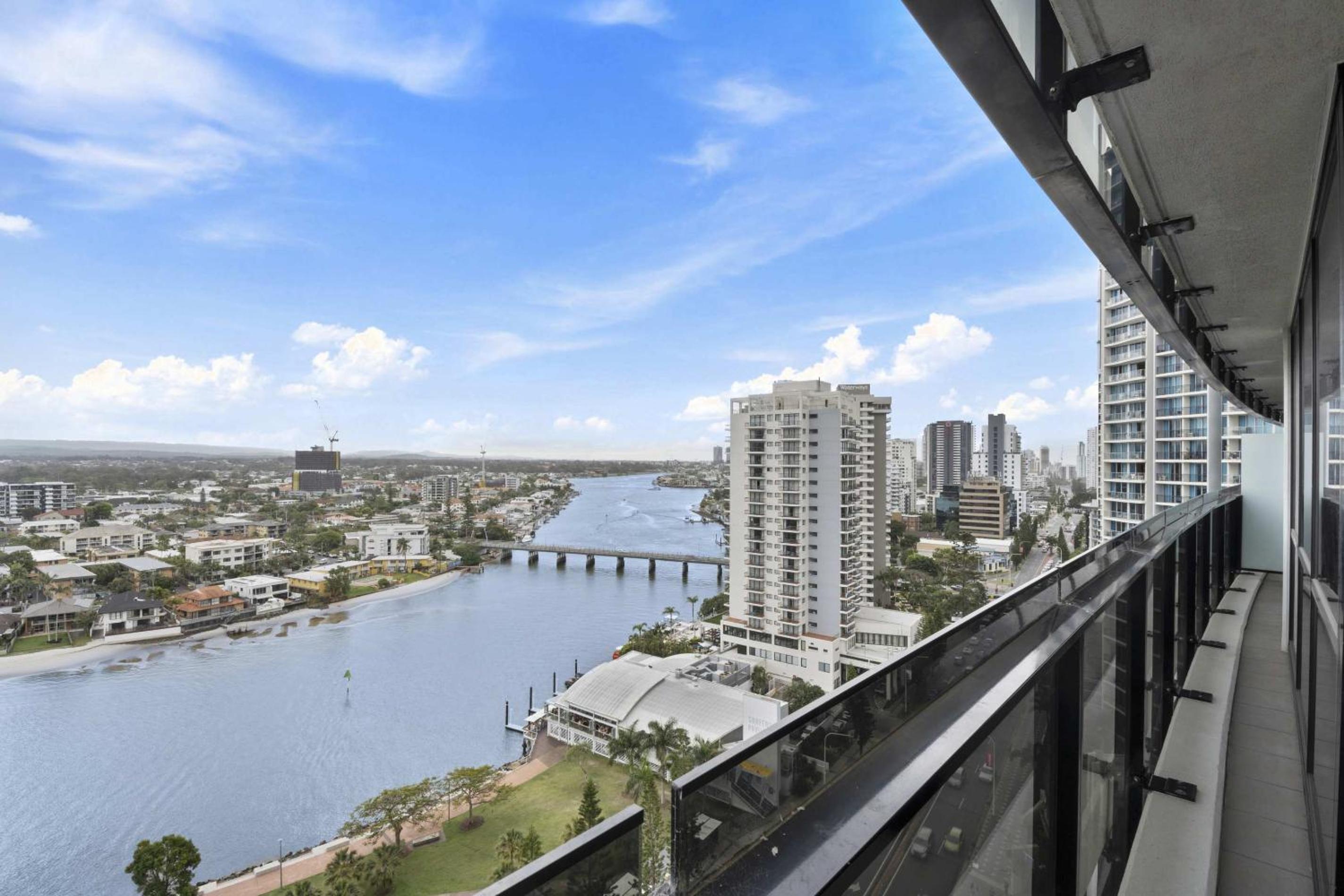 Circle on Cavill - HR Surfers Paradise