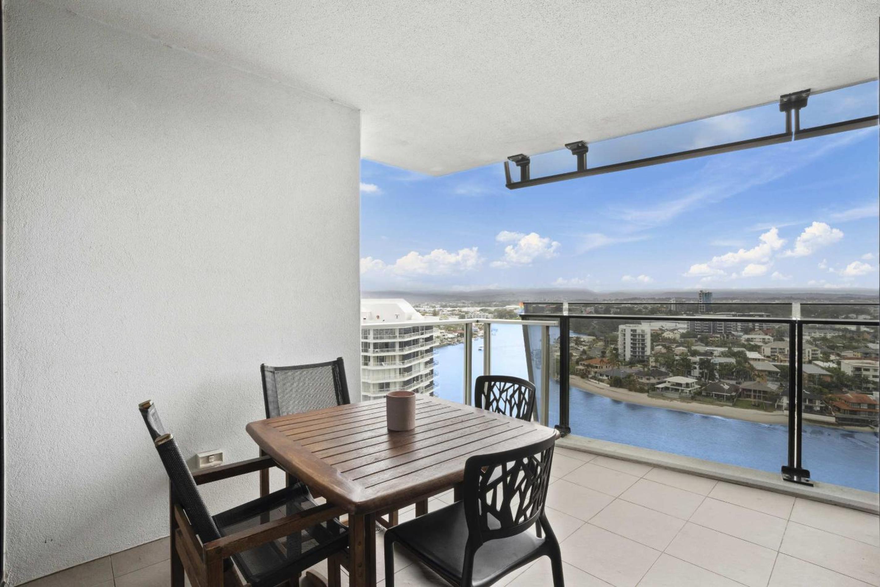 Circle on Cavill - HR Surfers Paradise