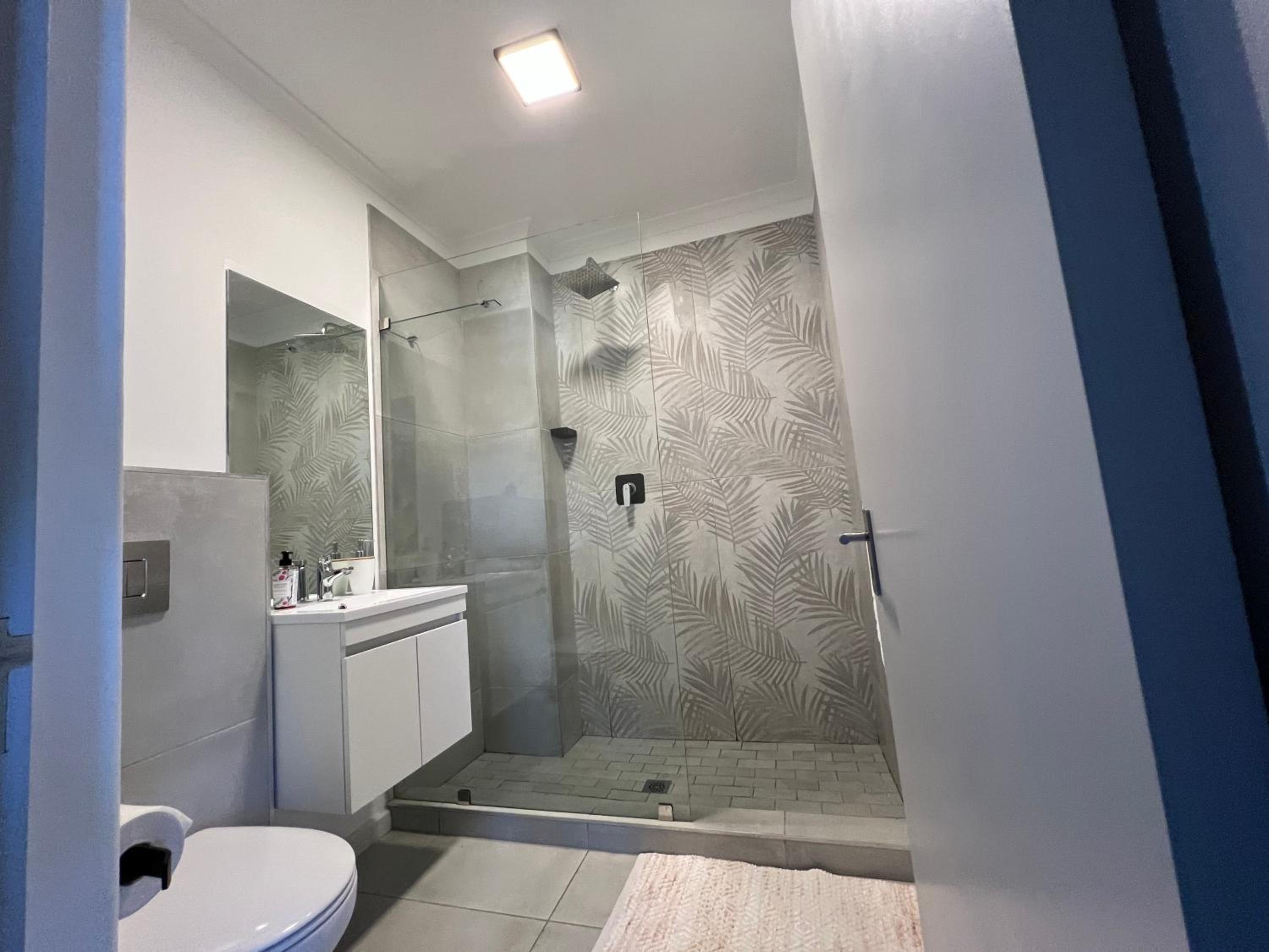 Woodys N Brooks Luxurious Apartment 7 view 5