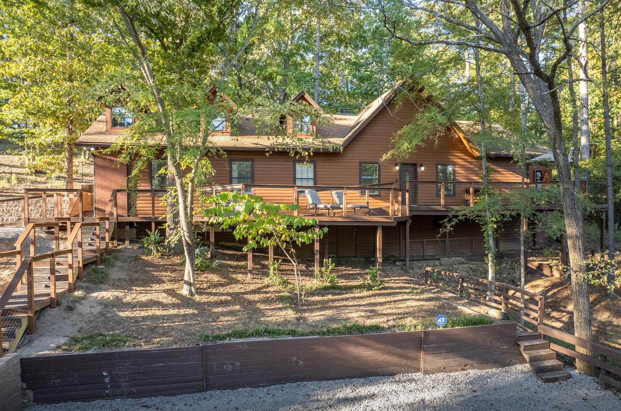 Luxury Rock Creek Cabin w Deck by Lake Hamilton
