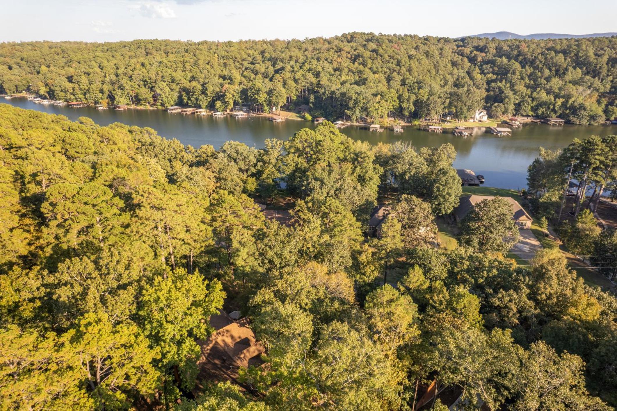Luxury Rock Creek Cabin w Deck by Lake Hamilton