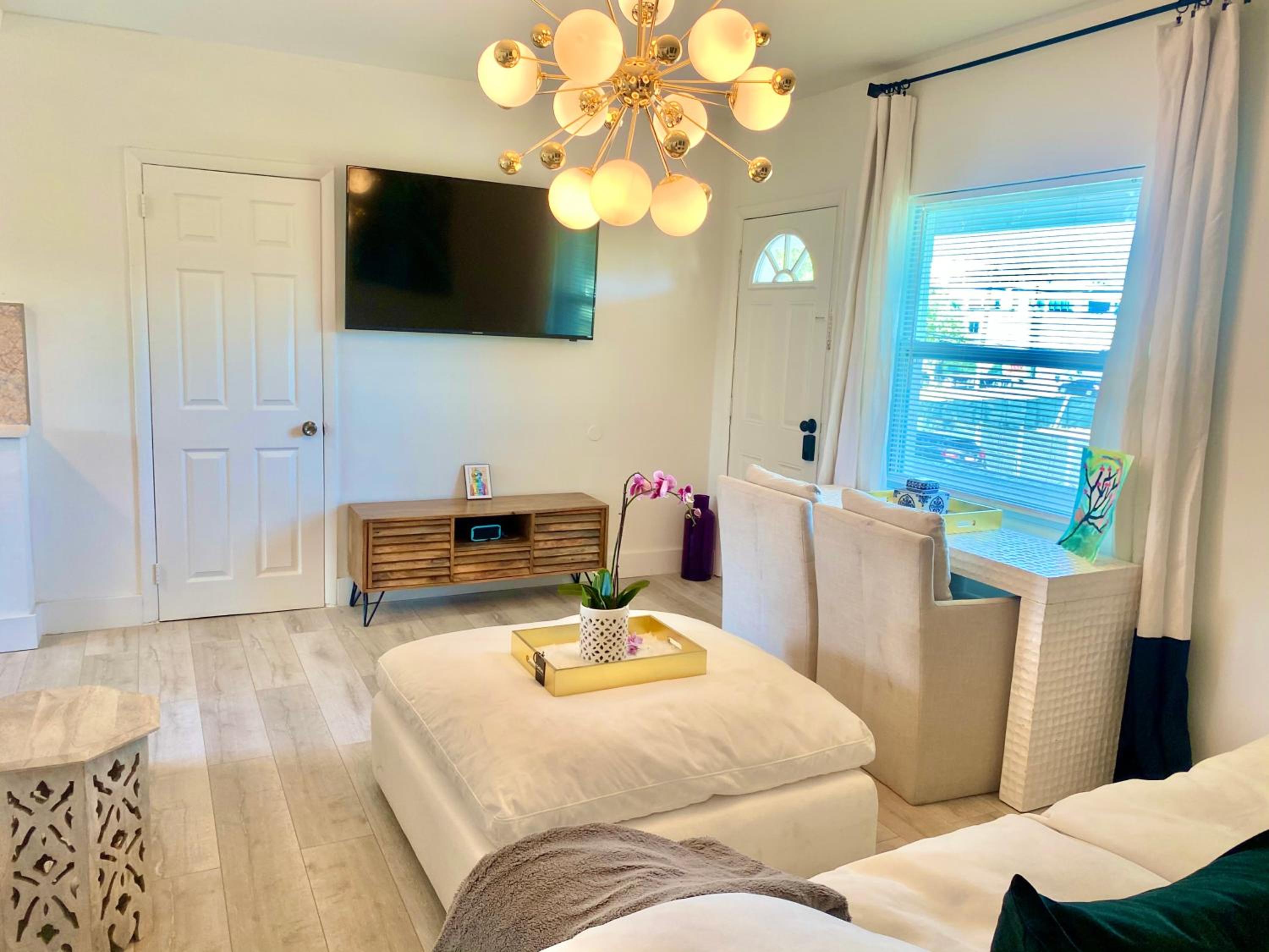 3 Seasons at the Carrington 3 Two Bedroom 1 Bath Apts -6 Bedrooms 3 bathrooms and 3 bedroom 2 bathroom Villa