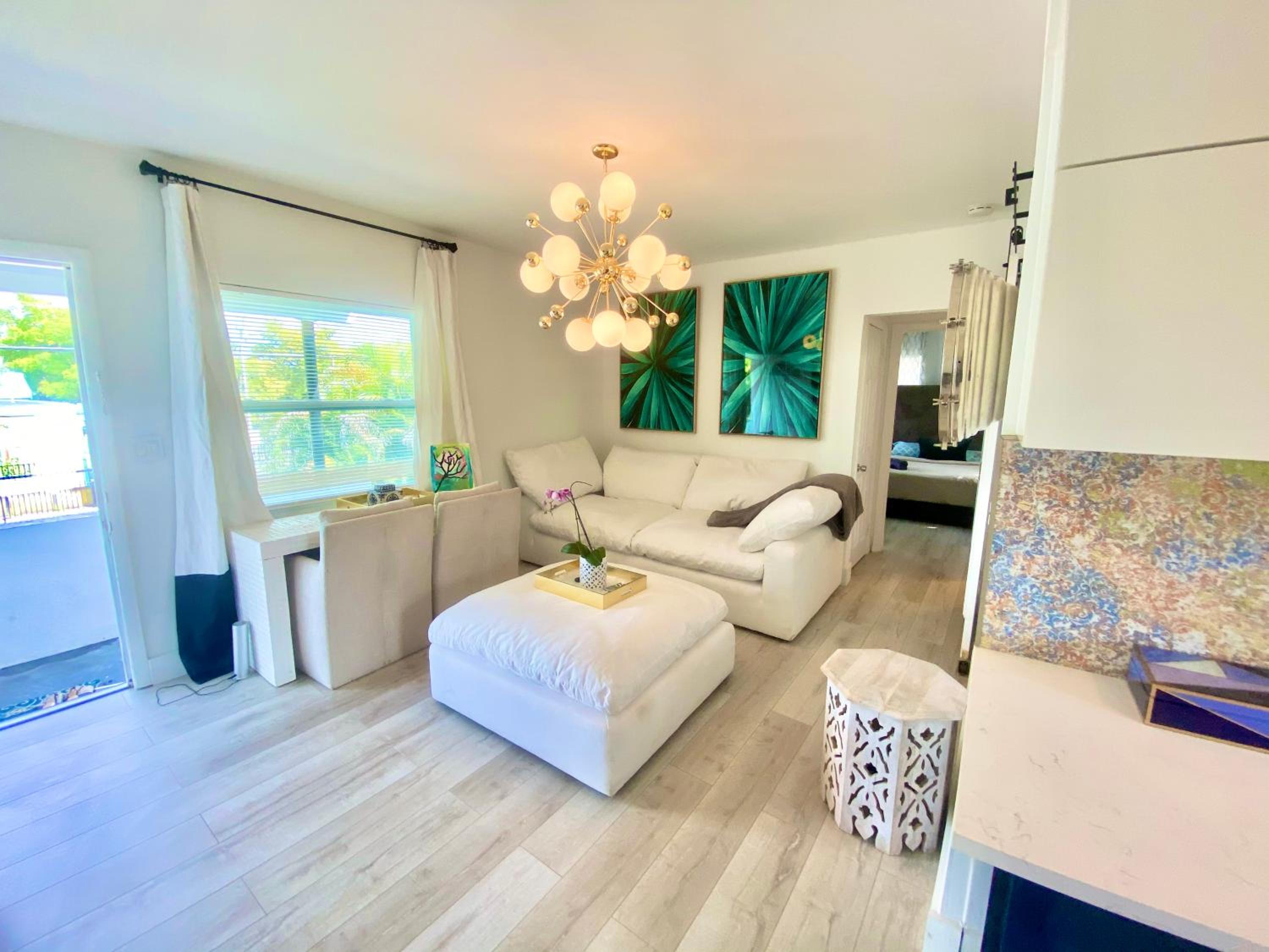 3 Seasons at the Carrington 3 Two Bedroom 1 Bath Apts -6 Bedrooms 3 bathrooms and 3 bedroom 2 bathroom Villa