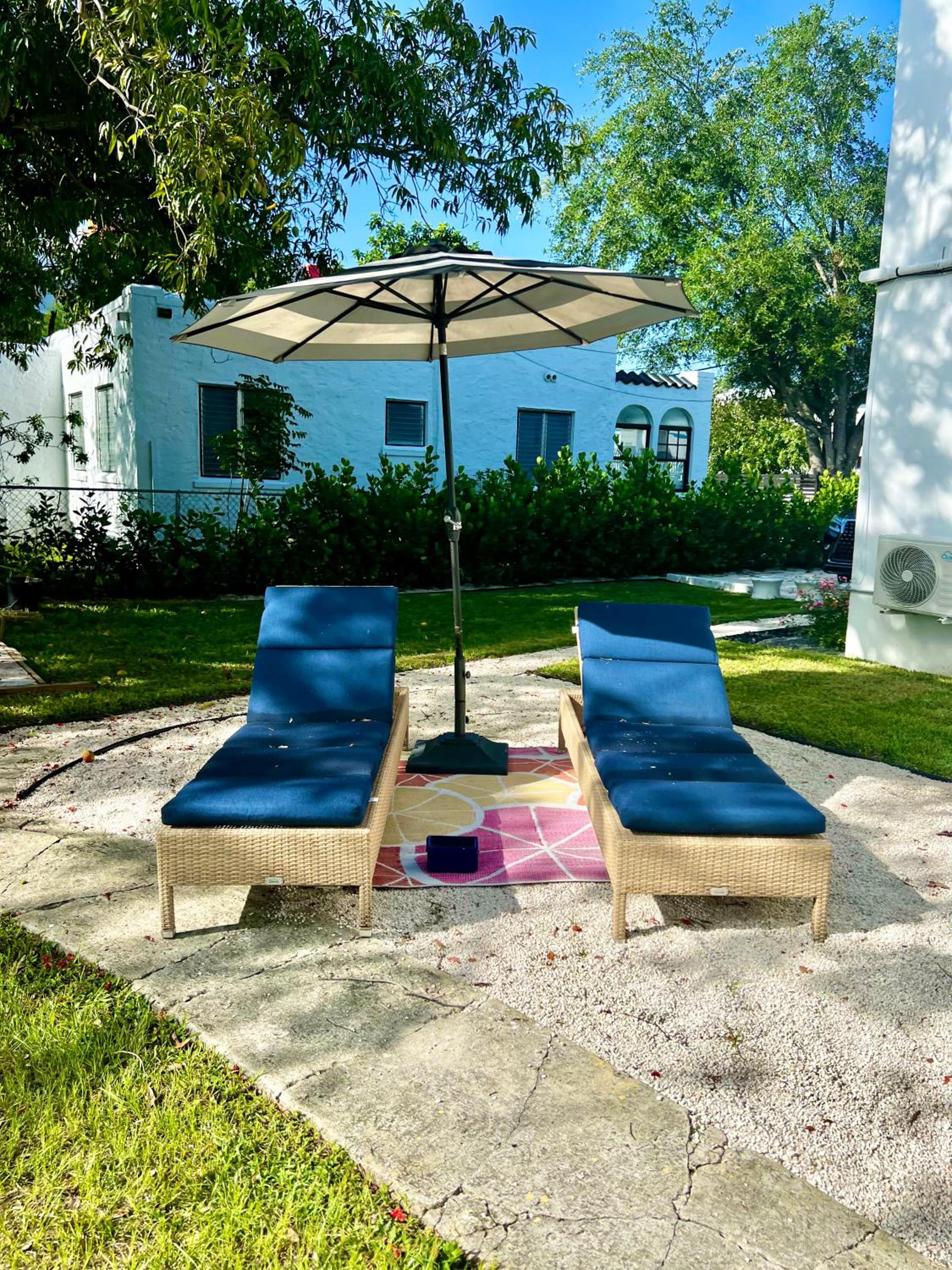 3 Seasons at the Carrington 3 Two Bedroom 1 Bath Apts -6 Bedrooms 3 bathrooms and 3 bedroom 2 bathroom Villa