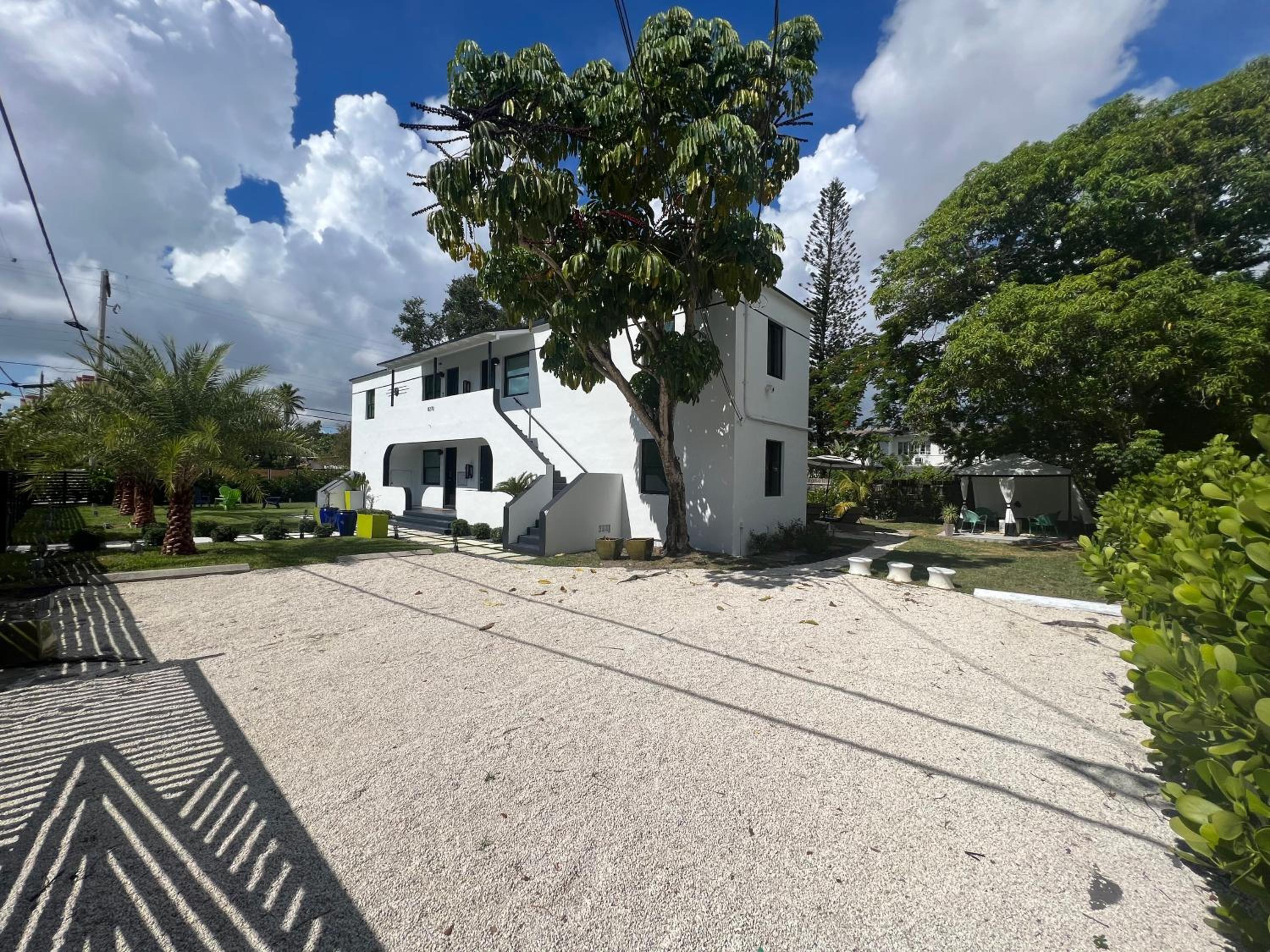 3 Seasons at the Carrington 3 Two Bedroom 1 Bath Apts -6 Bedrooms 3 bathrooms and 3 bedroom 2 bathroom Villa