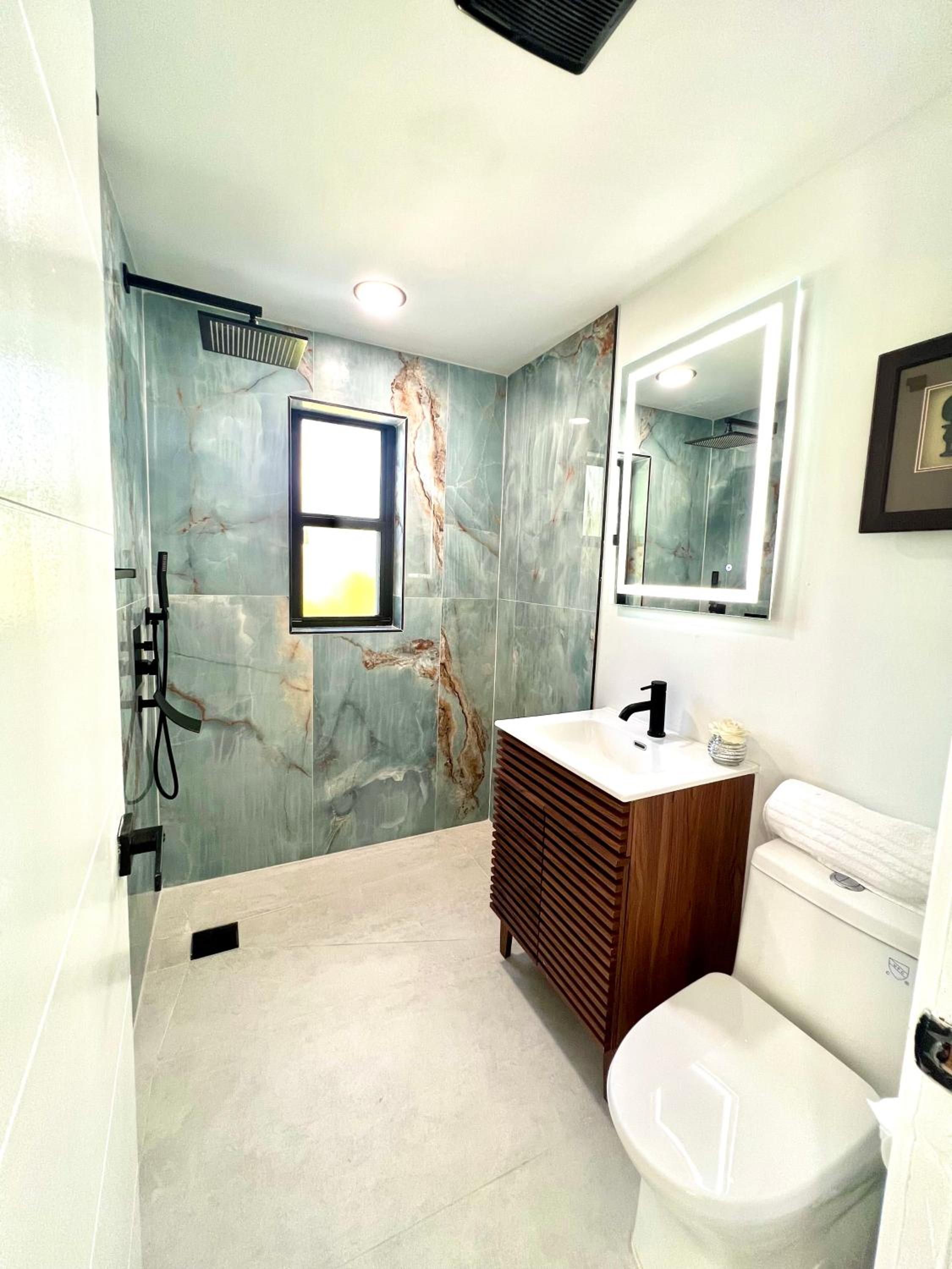 3 Seasons at the Carrington 3 Two Bedroom 1 Bath Apts -6 Bedrooms 3 bathrooms and 3 bedroom 2 bathroom Villa