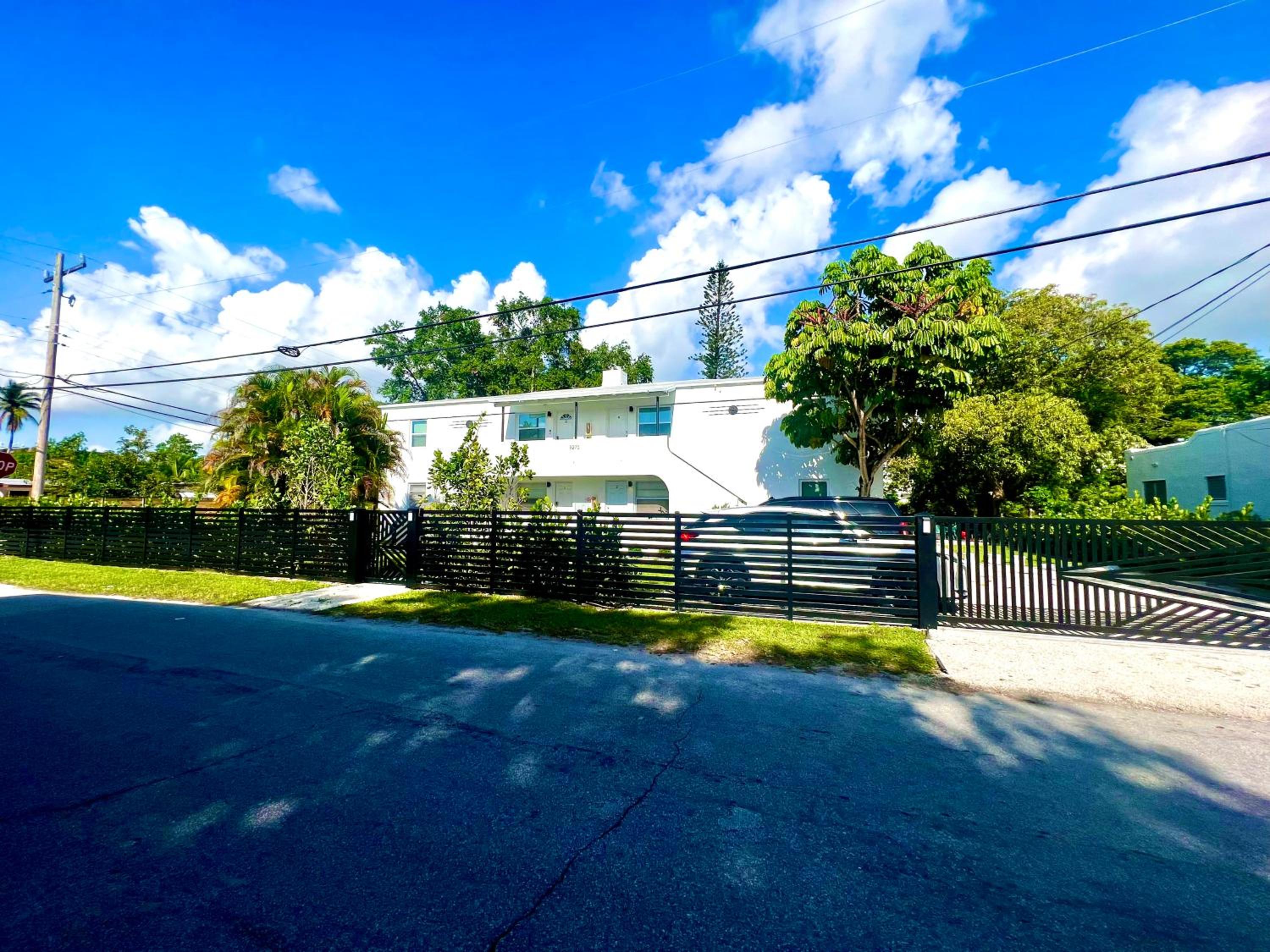 3 Seasons at the Carrington 3 Two Bedroom 1 Bath Apts -6 Bedrooms 3 bathrooms and 3 bedroom 2 bathroom Villa