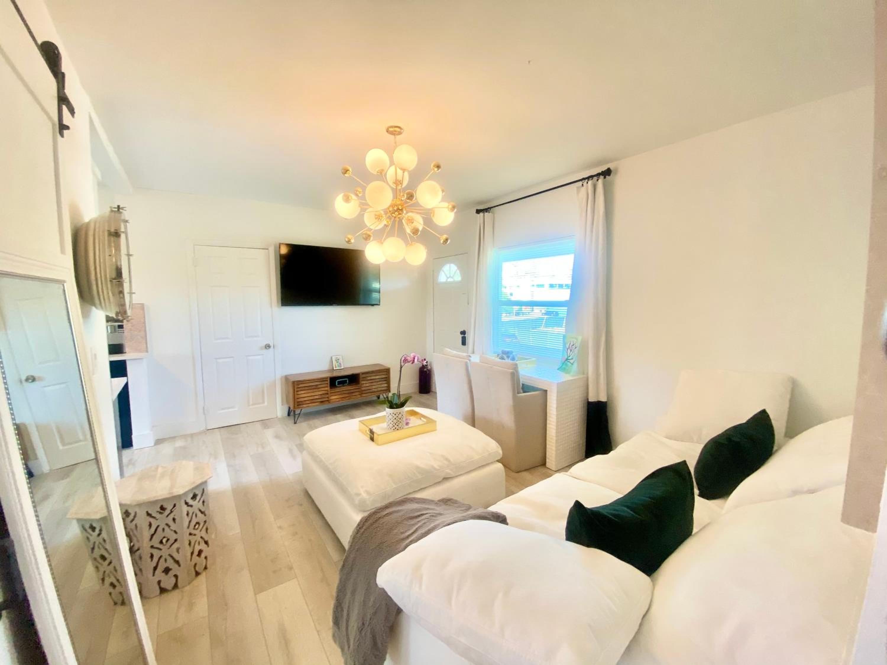 3 Seasons at the Carrington 3 Two Bedroom 1 Bath Apts -6 Bedrooms 3 bathrooms and 3 bedroom 2 bathroom Villa