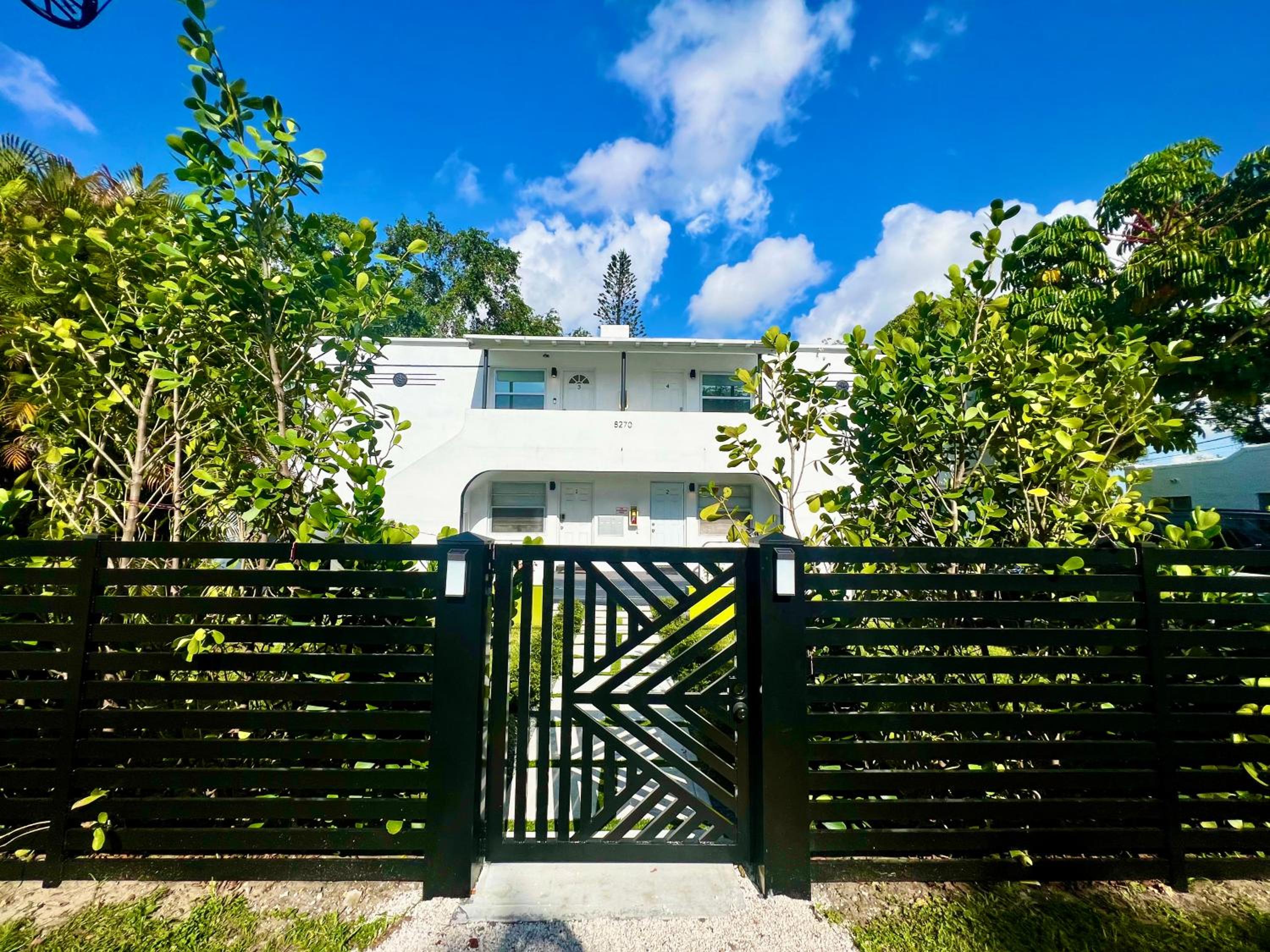 3 Seasons at the Carrington 3 Two Bedroom 1 Bath Apts -6 Bedrooms 3 bathrooms and 3 bedroom 2 bathroom Villa