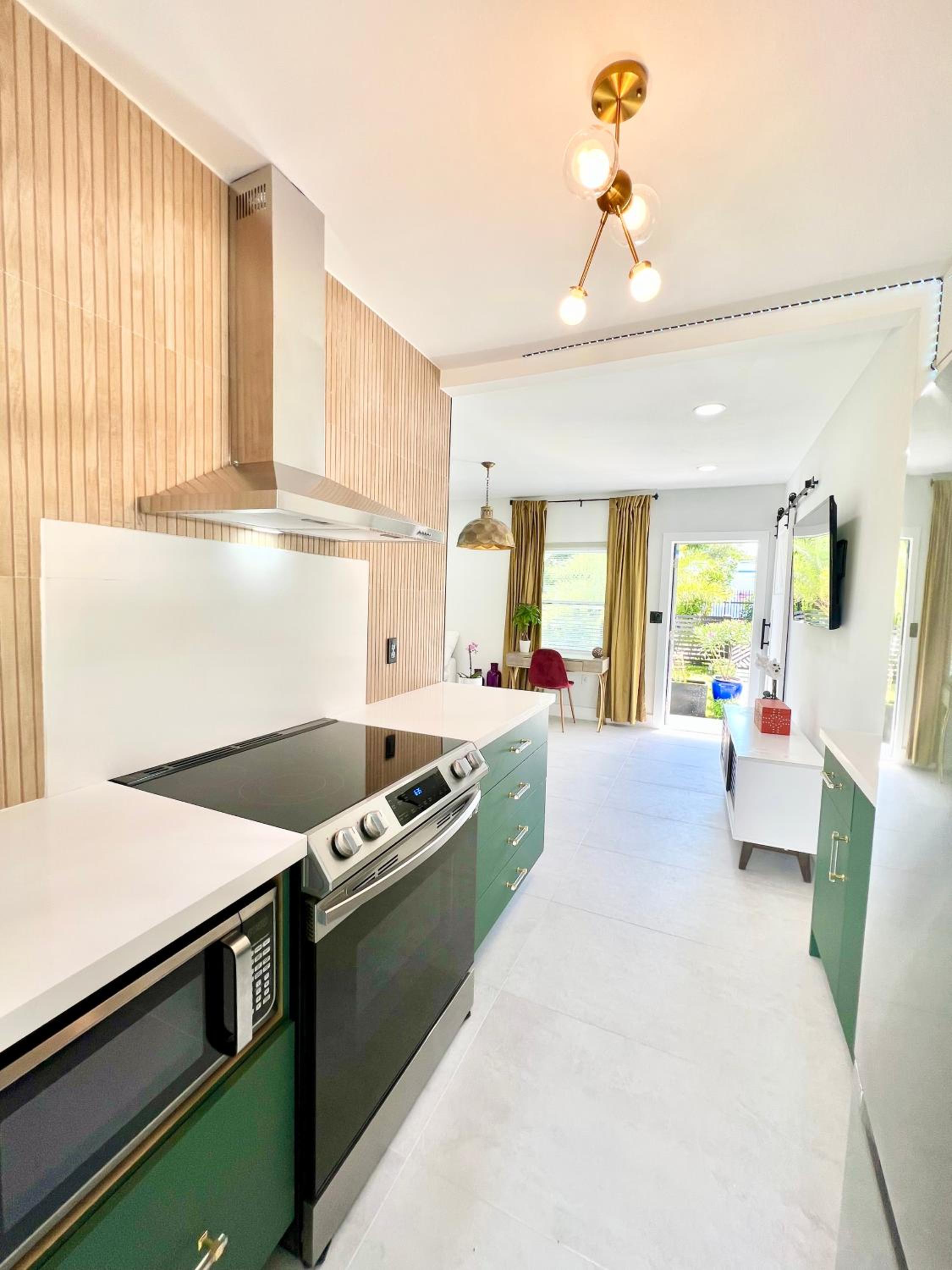 3 Seasons at the Carrington 3 Two Bedroom 1 Bath Apts -6 Bedrooms 3 bathrooms and 3 bedroom 2 bathroom Villa