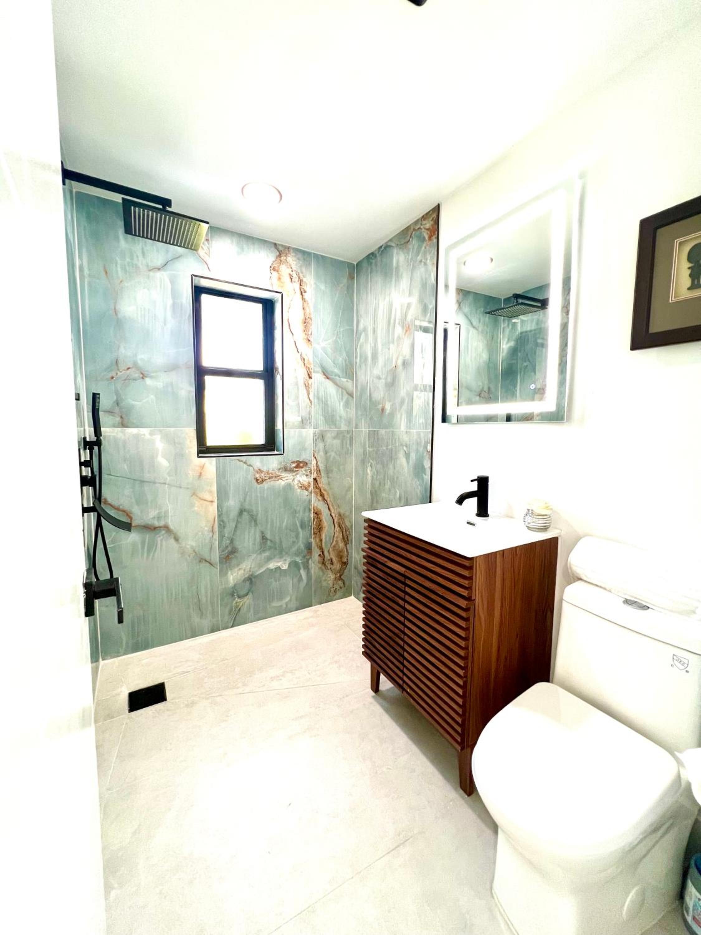 3 Seasons at the Carrington 3 Two Bedroom 1 Bath Apts -6 Bedrooms 3 bathrooms and 3 bedroom 2 bathroom Villa