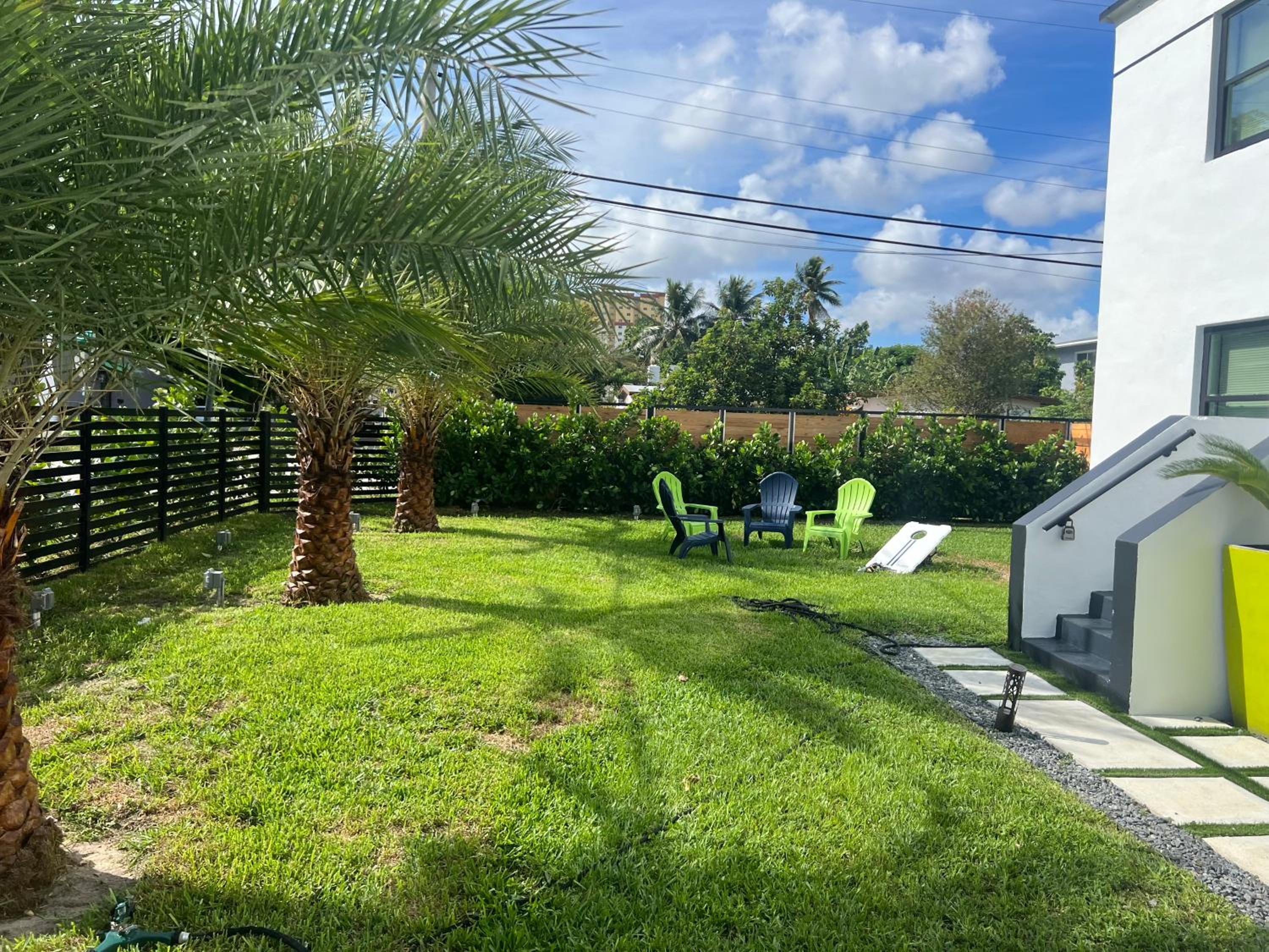 3 Seasons at the Carrington 3 Two Bedroom 1 Bath Apts -6 Bedrooms 3 bathrooms and 3 bedroom 2 bathroom Villa