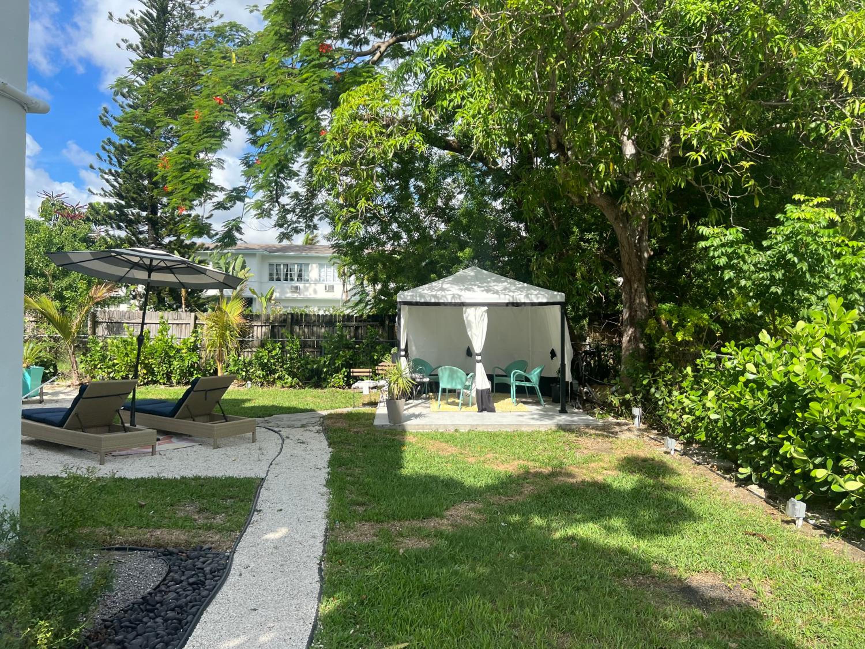 3 Seasons at the Carrington 3 Two Bedroom 1 Bath Apts -6 Bedrooms 3 bathrooms and 3 bedroom 2 bathroom Villa