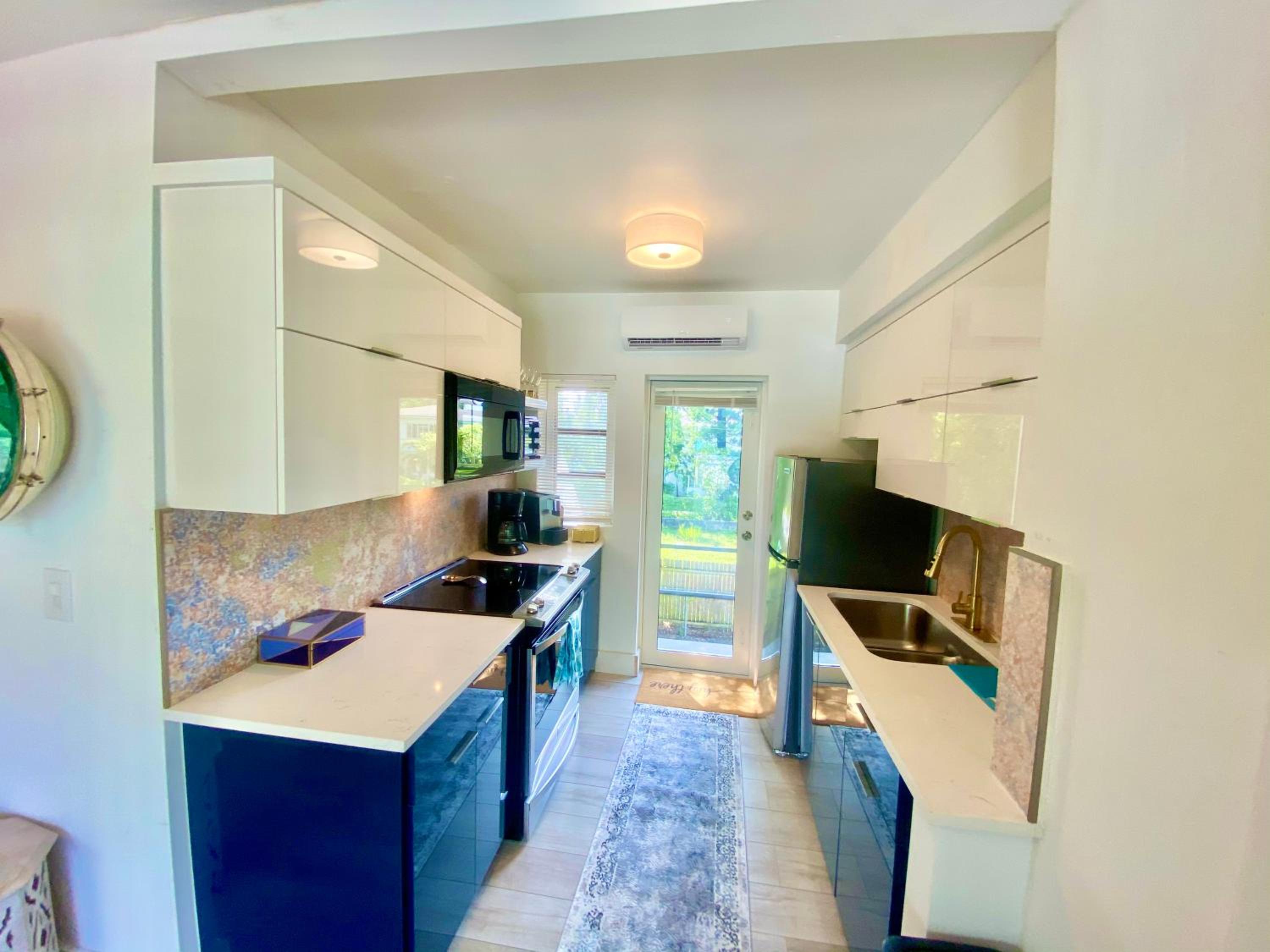 3 Seasons at the Carrington 3 Two Bedroom 1 Bath Apts -6 Bedrooms 3 bathrooms and 3 bedroom 2 bathroom Villa