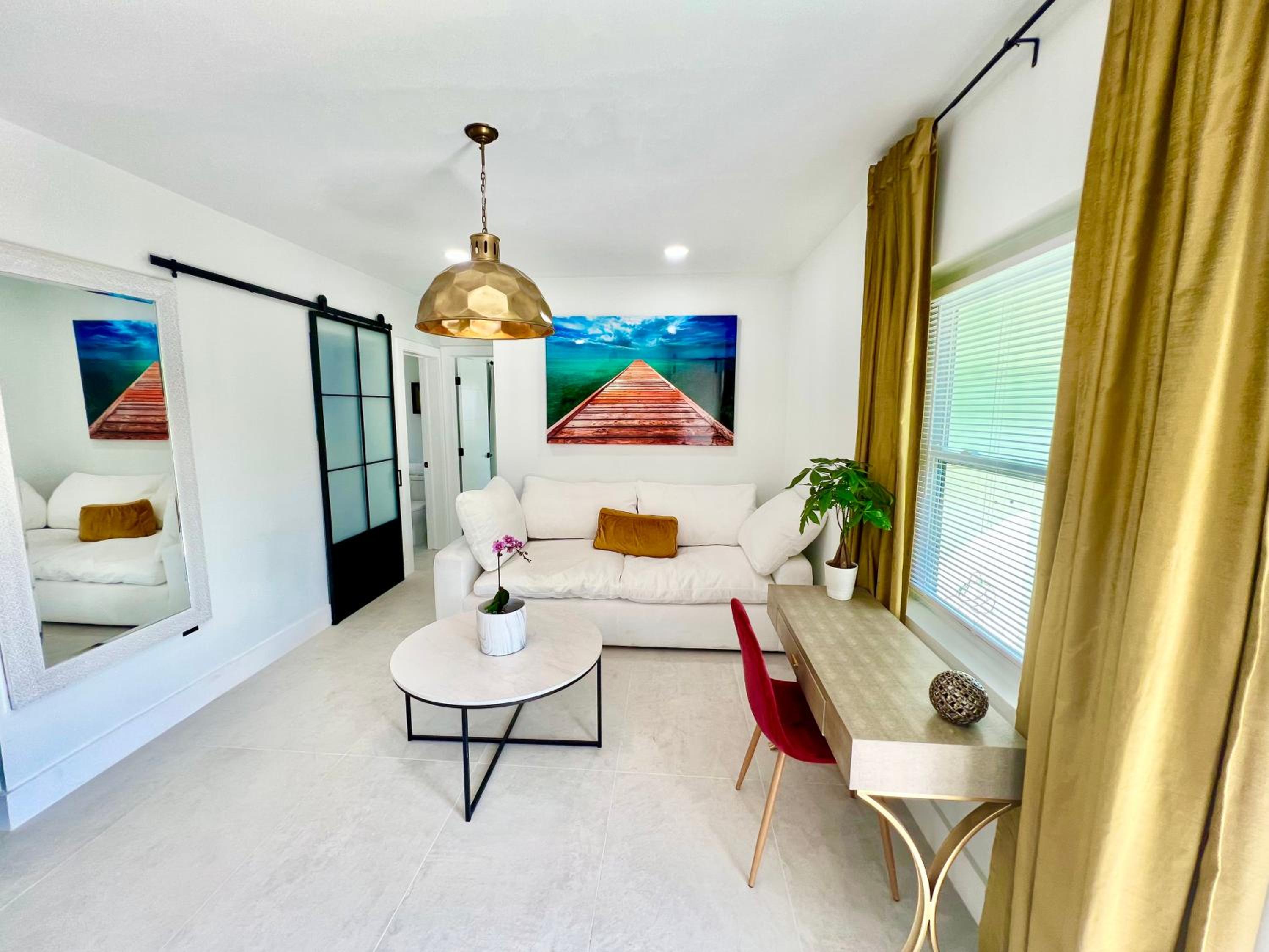 3 Seasons at the Carrington 3 Two Bedroom 1 Bath Apts -6 Bedrooms 3 bathrooms and 3 bedroom 2 bathroom Villa