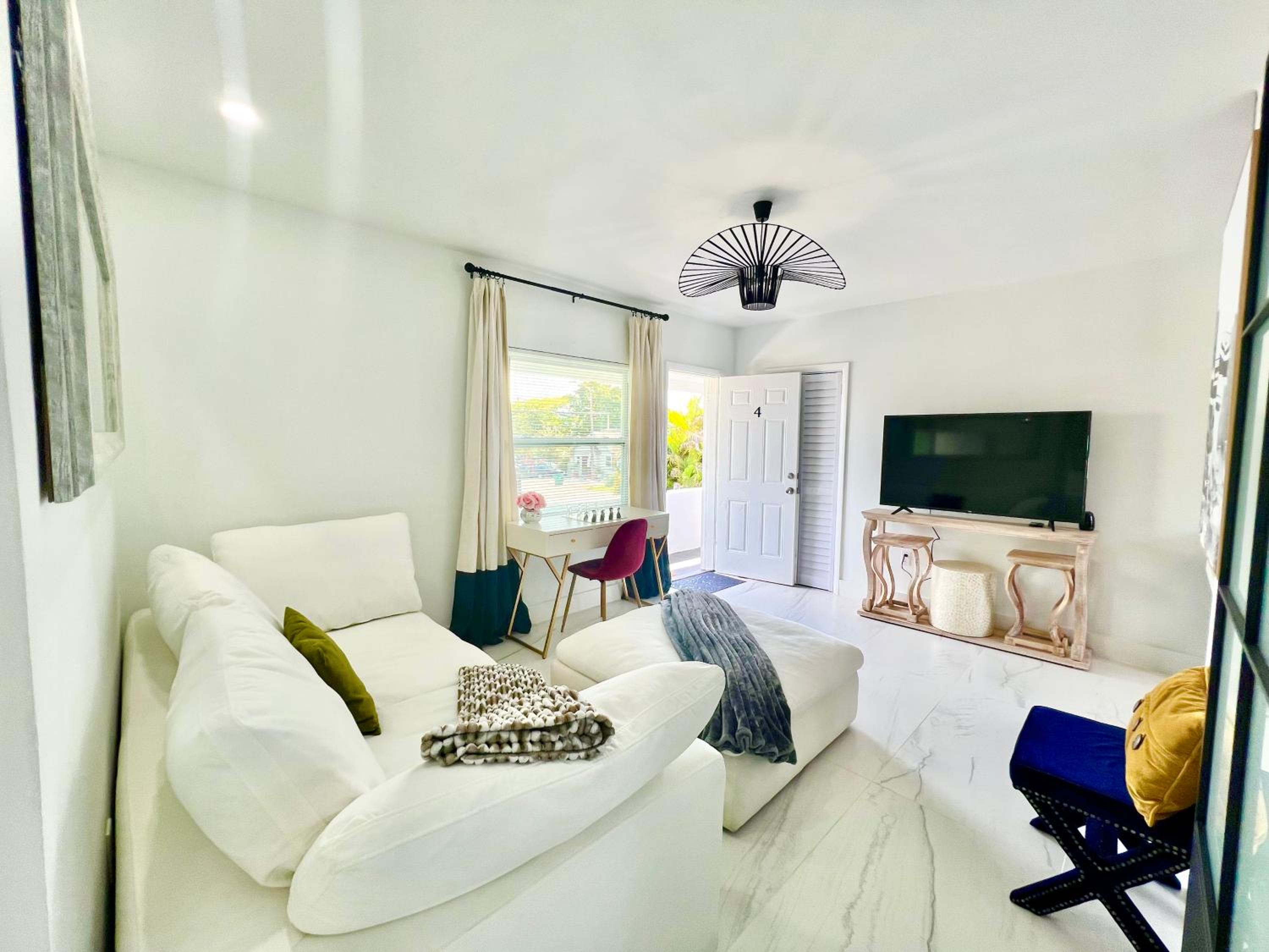 3 Seasons at the Carrington 3 Two Bedroom 1 Bath Apts -6 Bedrooms 3 bathrooms and 3 bedroom 2 bathroom Villa