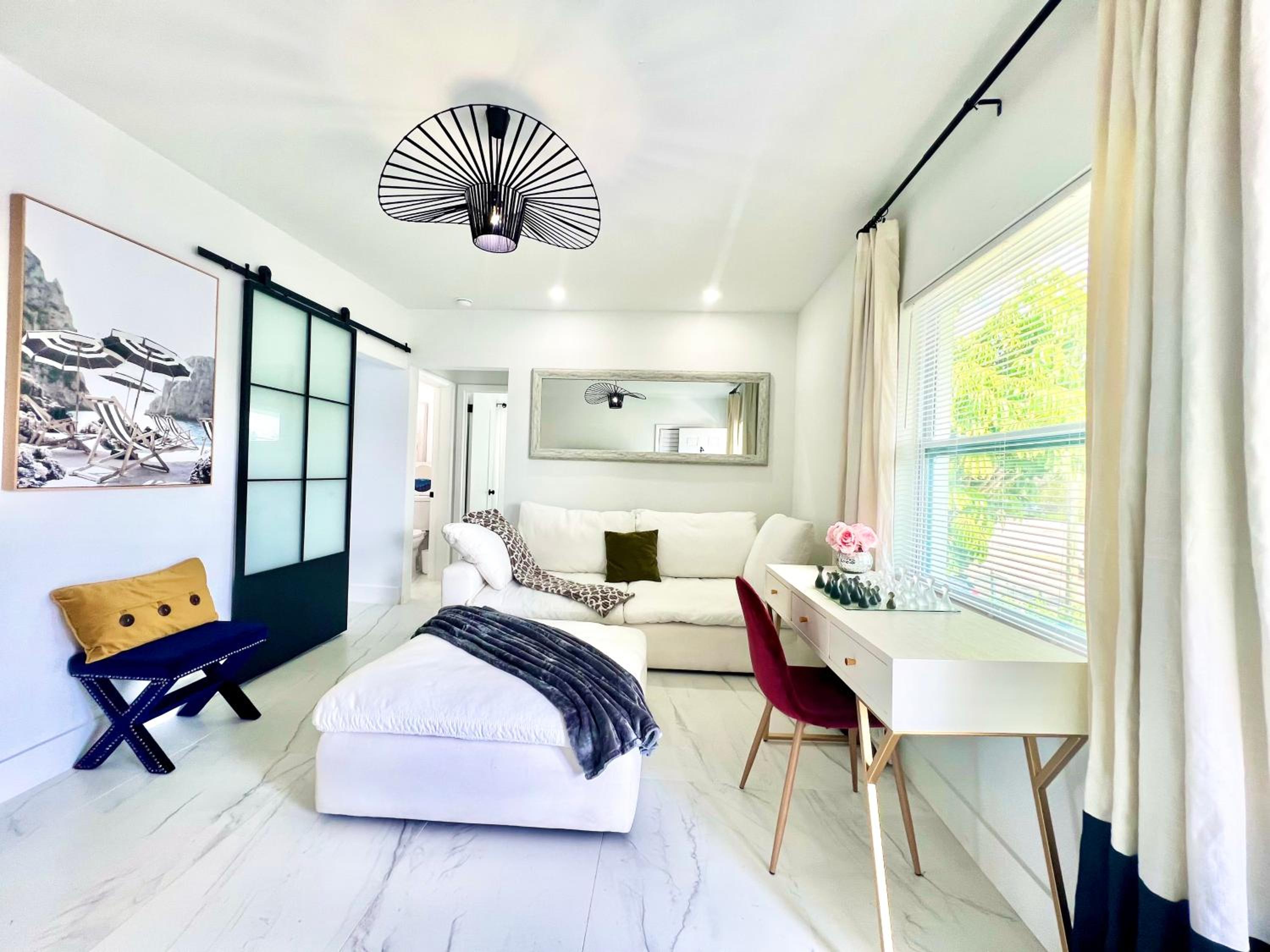 3 Seasons at the Carrington 3 Two Bedroom 1 Bath Apts -6 Bedrooms 3 bathrooms and 3 bedroom 2 bathroom Villa