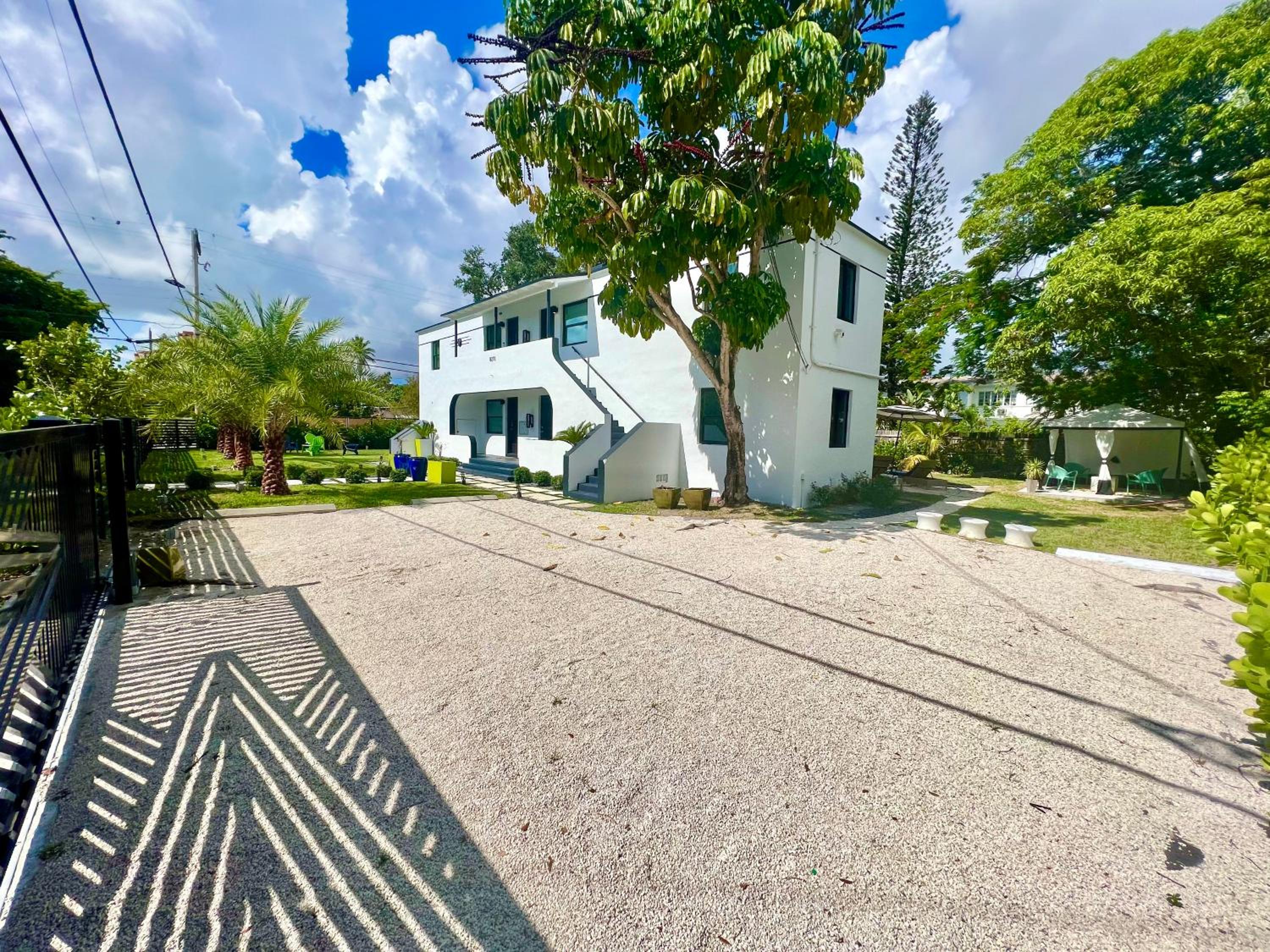 3 Seasons at the Carrington 3 Two Bedroom 1 Bath Apts -6 Bedrooms 3 bathrooms and 3 bedroom 2 bathroom Villa