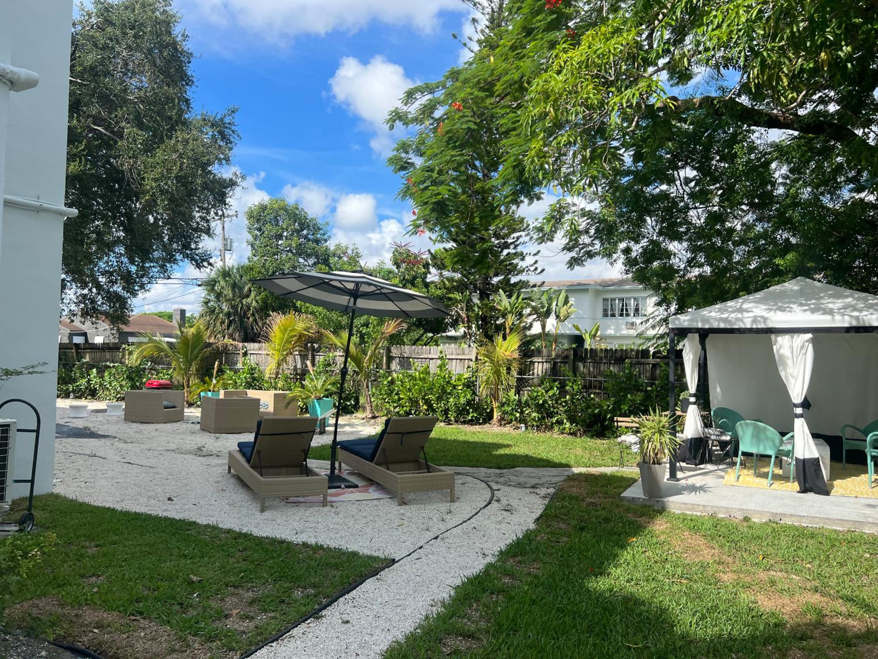 3 Seasons at the Carrington 3 Two Bedroom 1 Bath Apts -6 Bedrooms 3 bathrooms and 3 bedroom 2 bathroom Villa