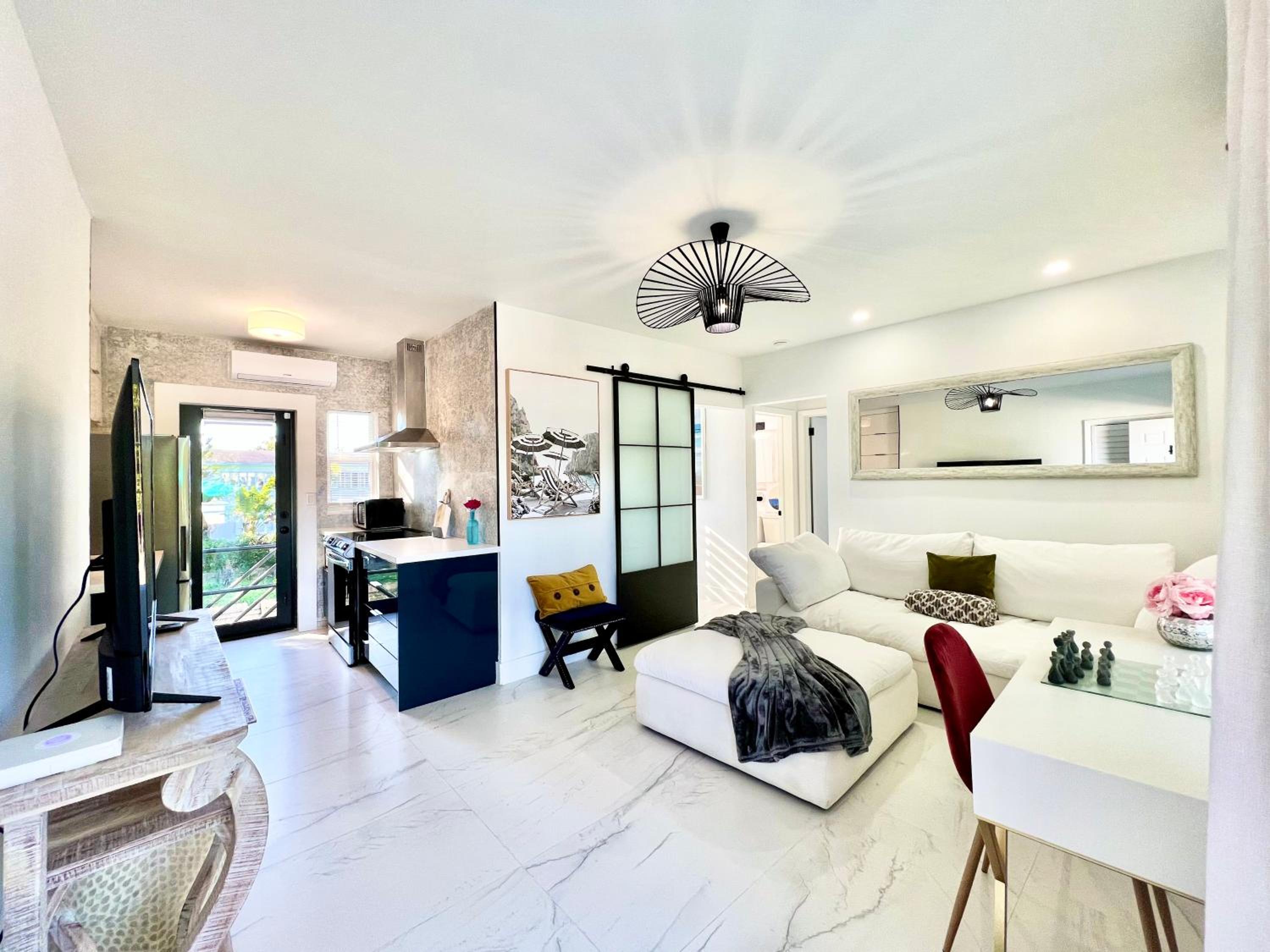 3 Seasons at the Carrington 3 Two Bedroom 1 Bath Apts -6 Bedrooms 3 bathrooms and 3 bedroom 2 bathroom Villa