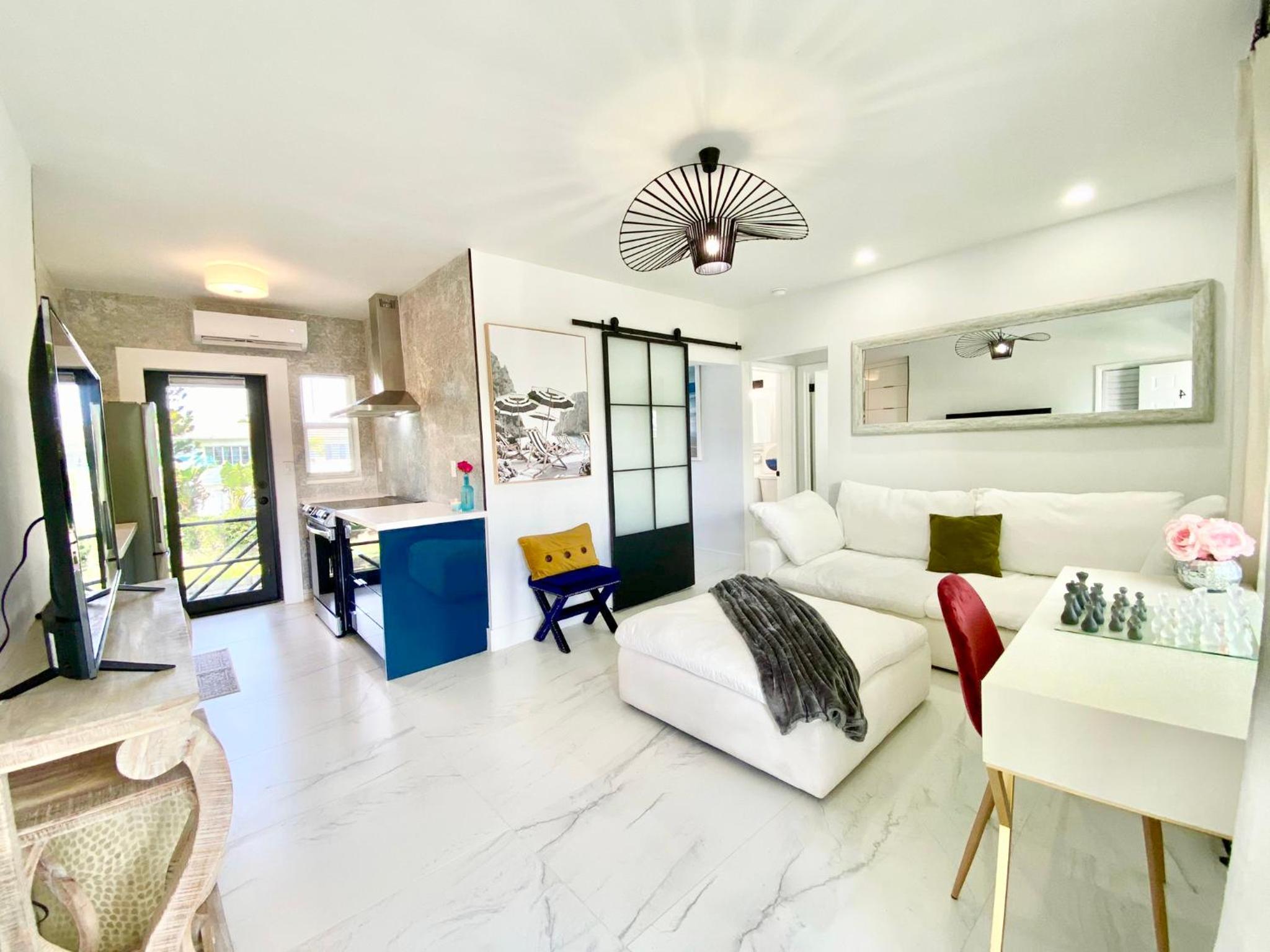 3 Seasons at the Carrington 3 Two Bedroom 1 Bath Apts -6 Bedrooms 3 bathrooms and 3 bedroom 2 bathroom Villa