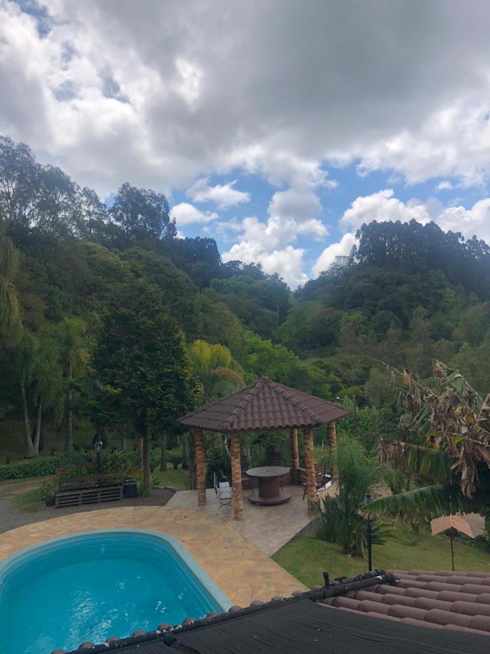 Sítio dos Coqueiros, em meio a natureza com piscina