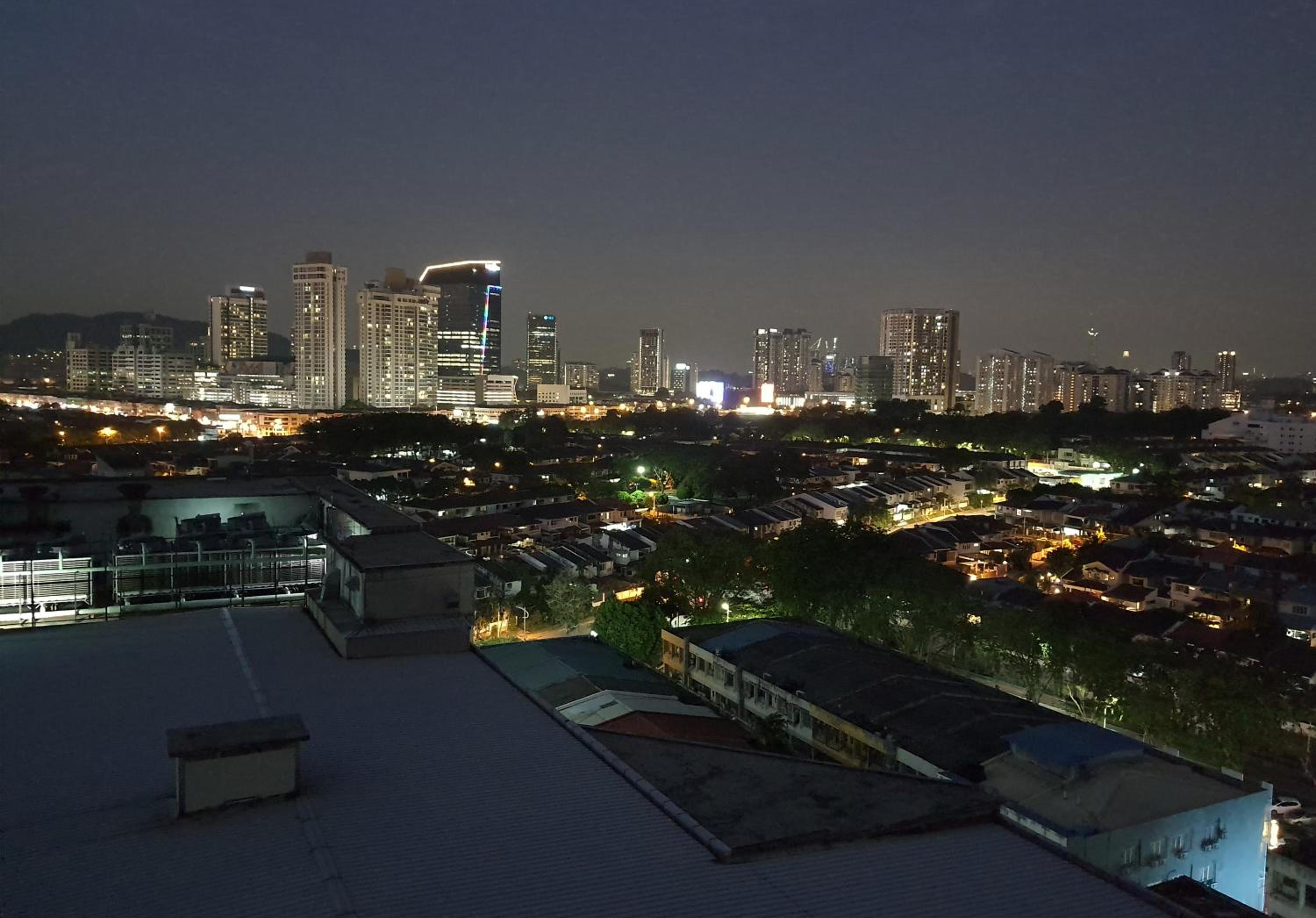 PJ Atria Sofo by SkyLimit Suites