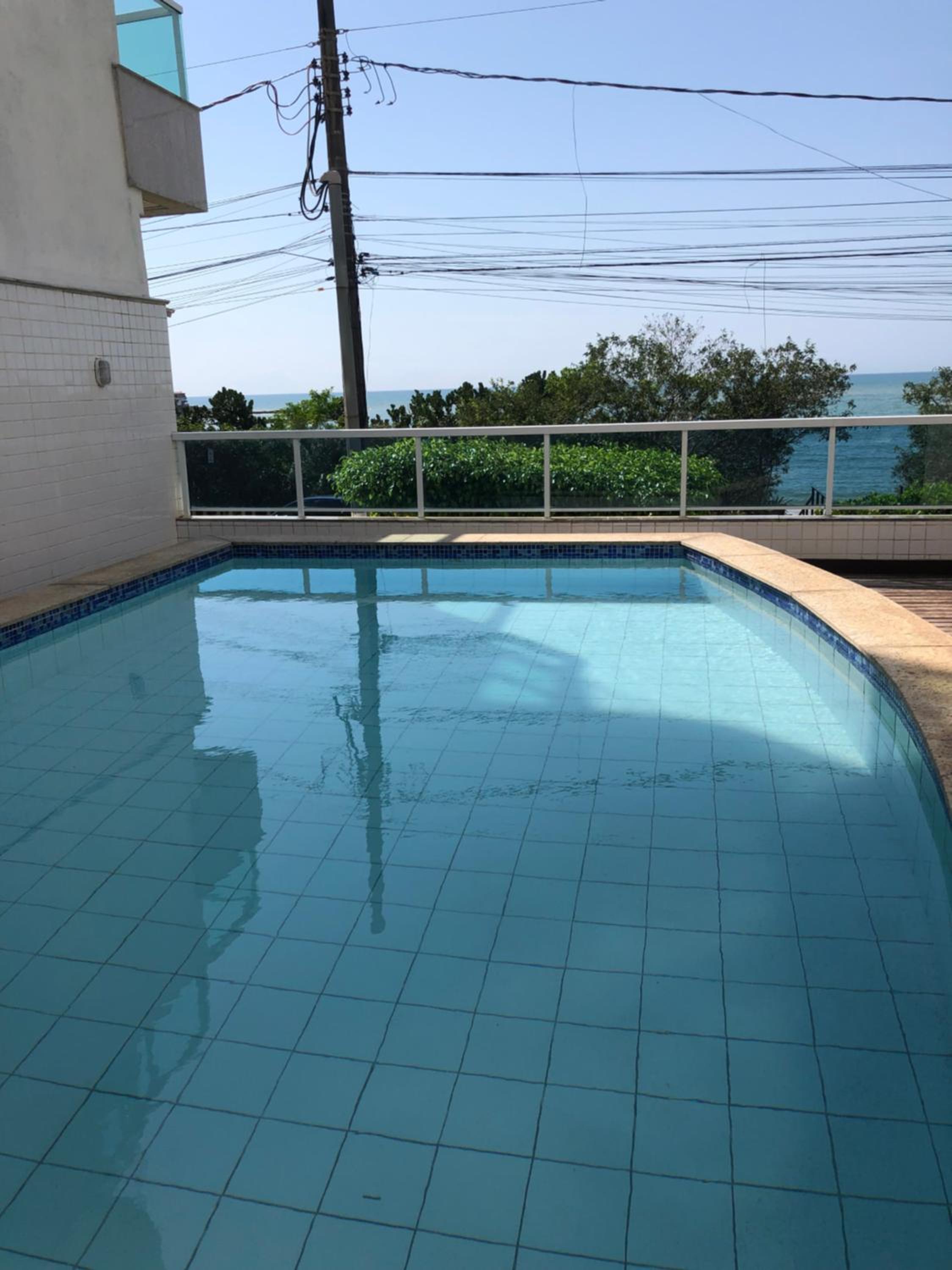Apartamento peracanga com vista para o mar
