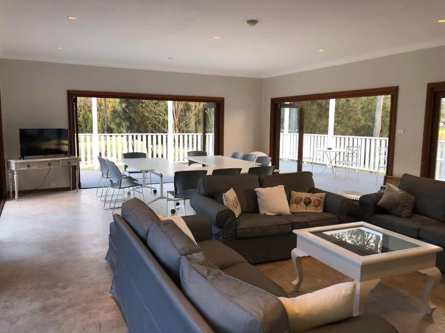 Thistle Hill Guesthouse - walk to many wineries and restaurants