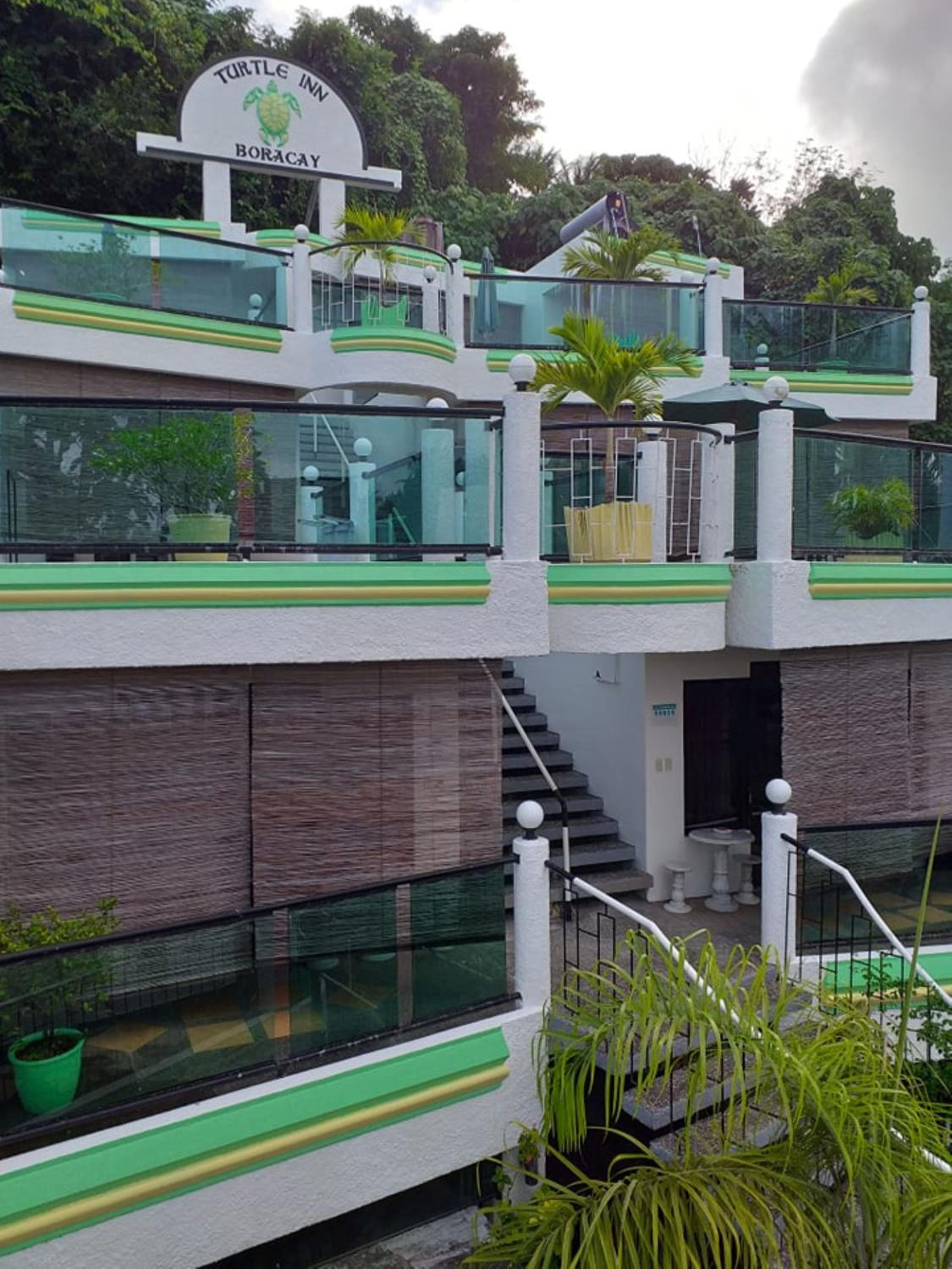 Turtle Inn Resort