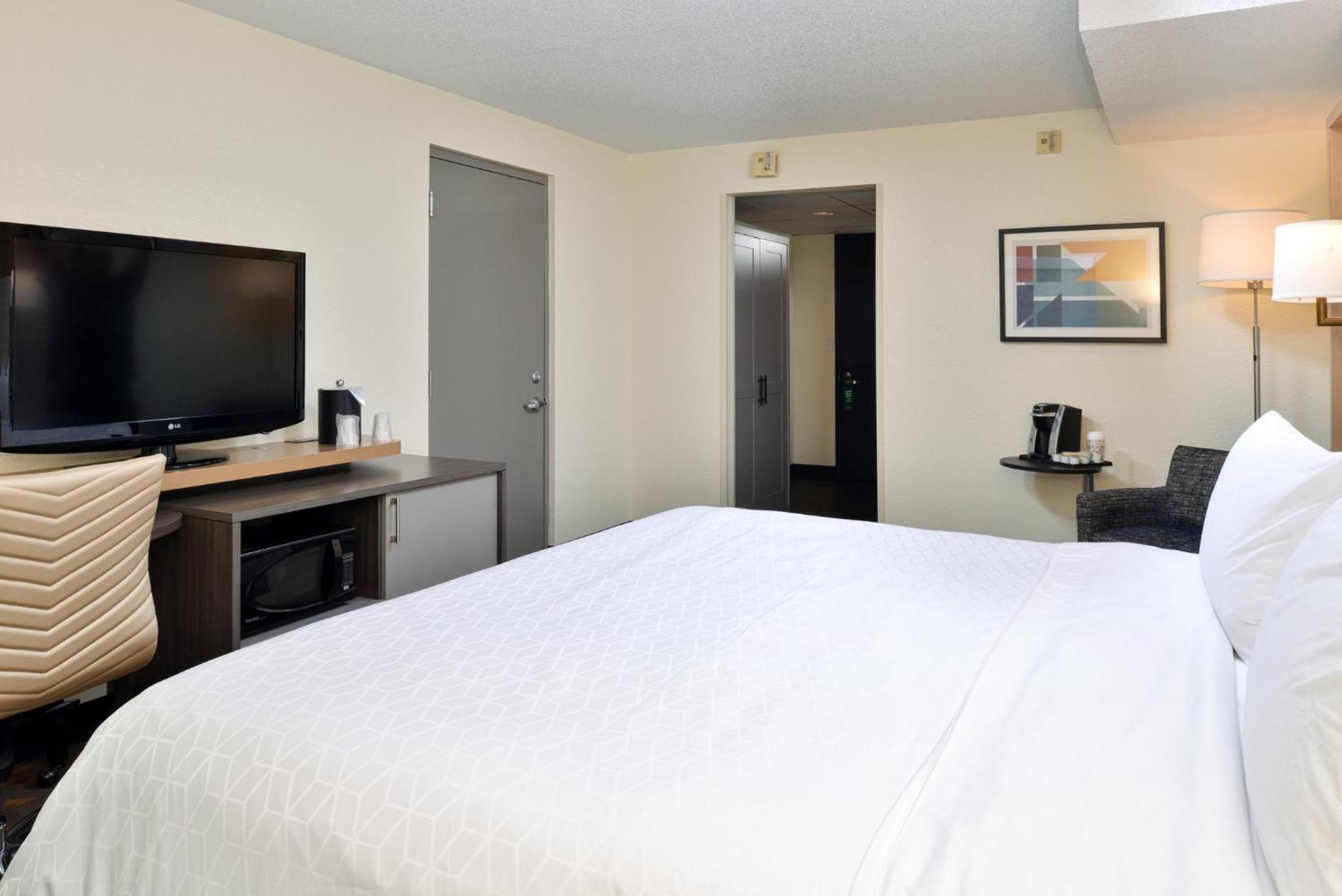 Holiday Inn Hotel Suites Overland Park-Convention Center, an IHG Hotel - Property Image 33