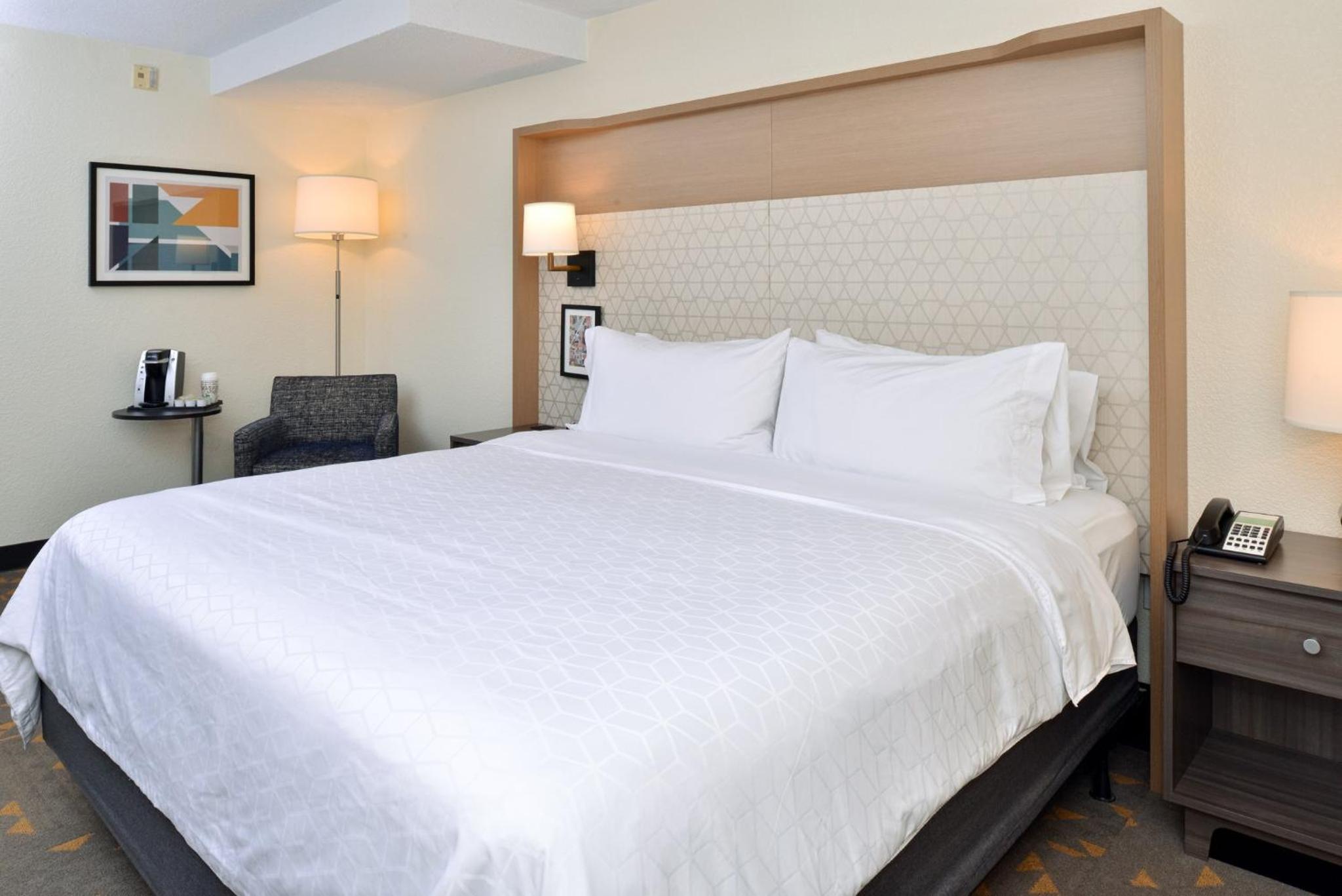 Holiday Inn Hotel Suites Overland Park-Convention Center, an IHG Hotel - Property Image 63