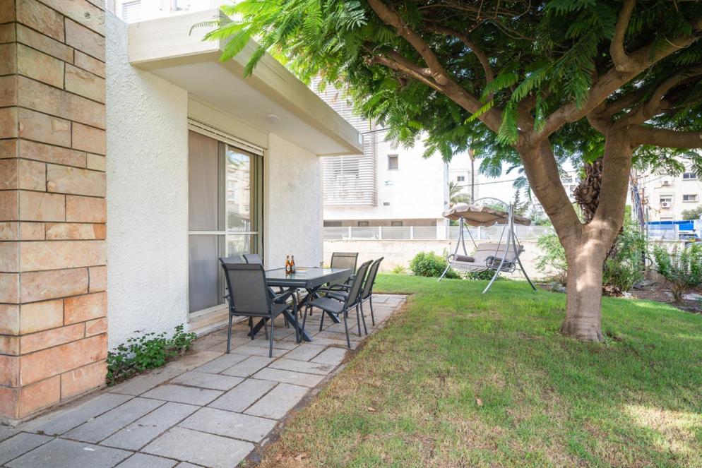 Supreme 4BR Villa With Garden and Sea View by Sea N' Rent view 2