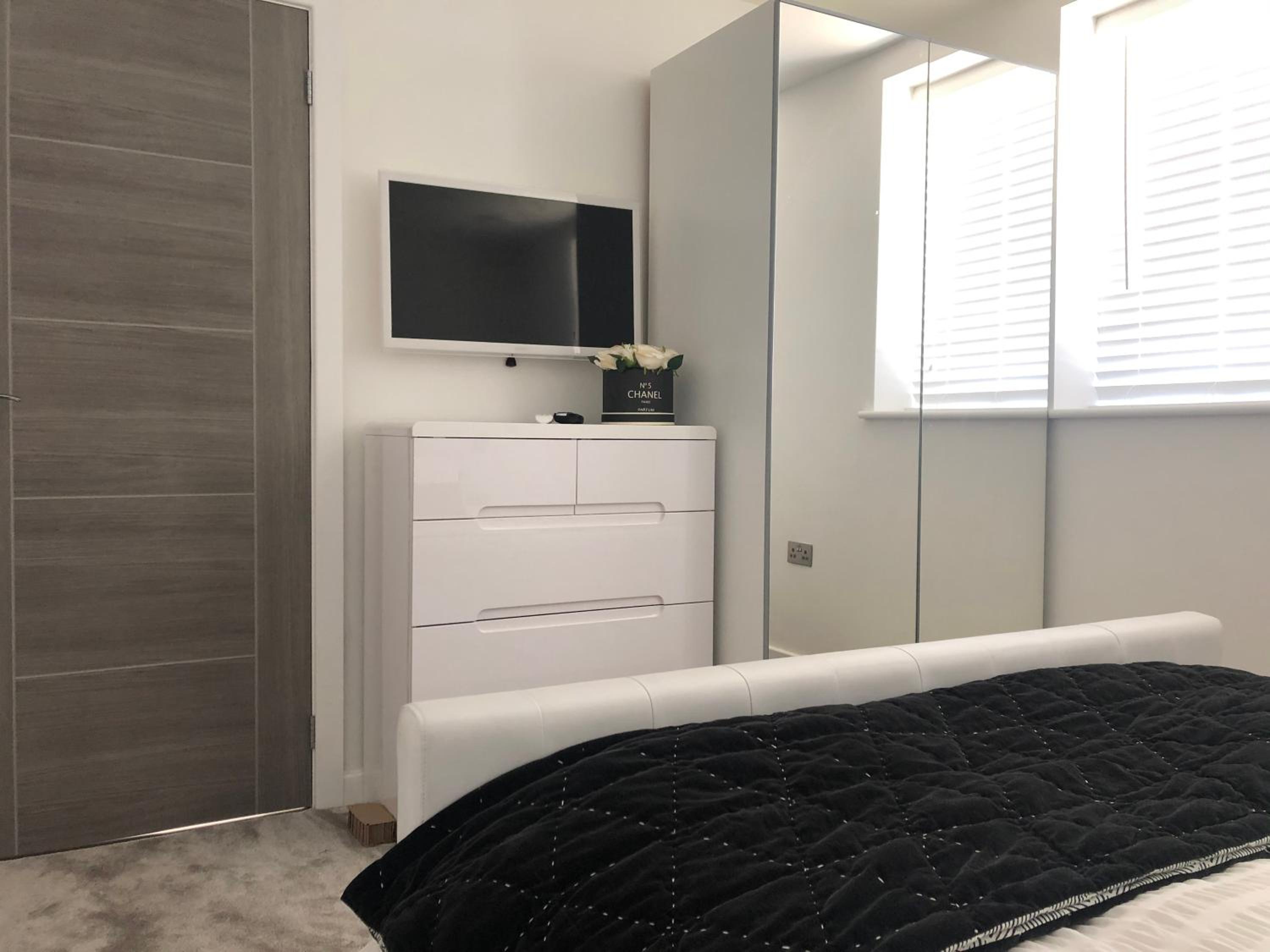 Contemporary 2 bedroom eco home with a twist view 5