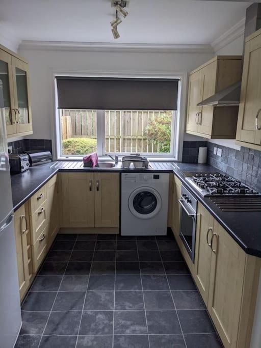 Teith court apartment with private parking. view 5